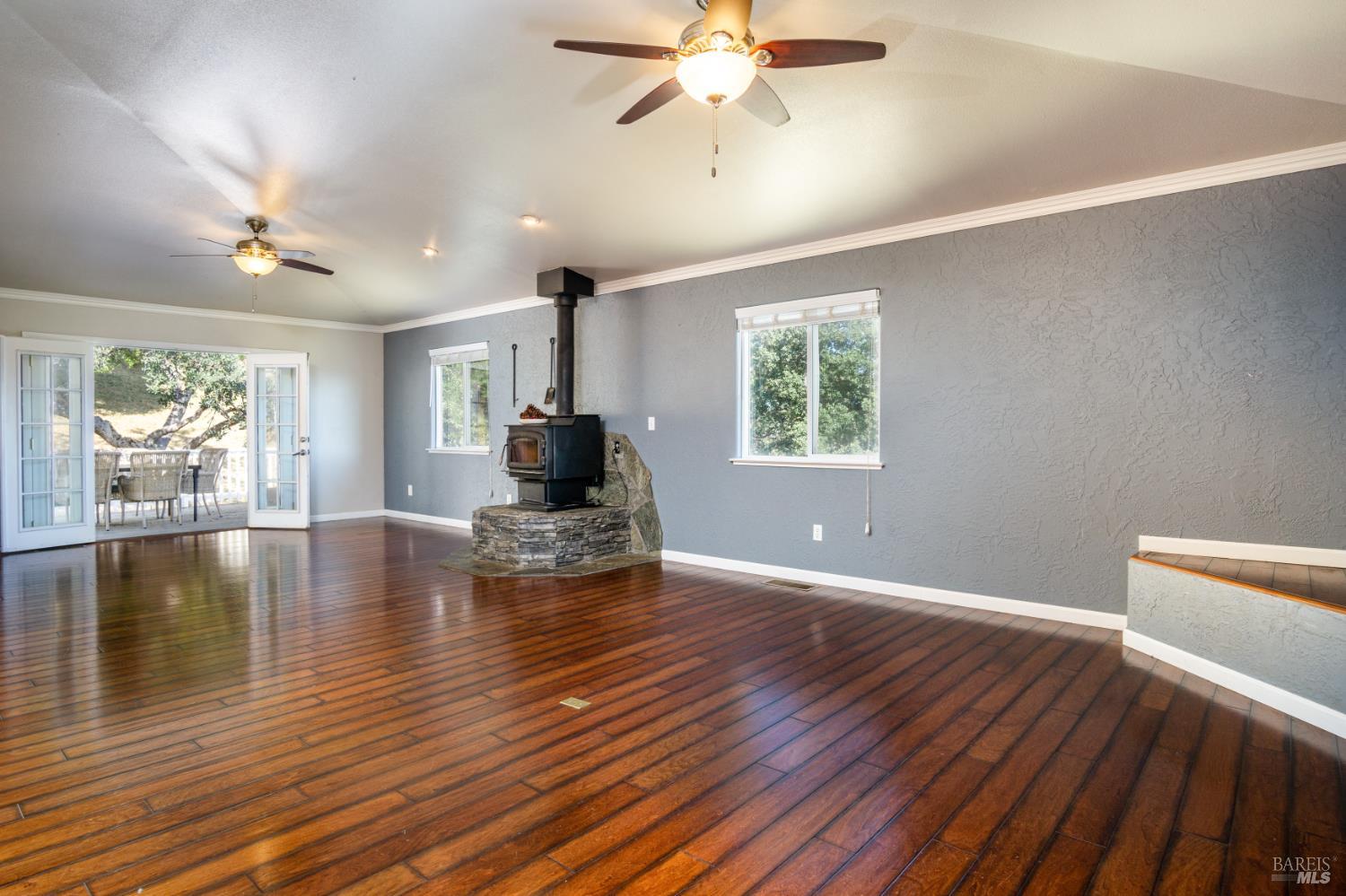Detail Gallery Image 15 of 53 For 16544 Hacienda Ct, Hidden Valley Lake,  CA 95467 - 5 Beds | 3 Baths