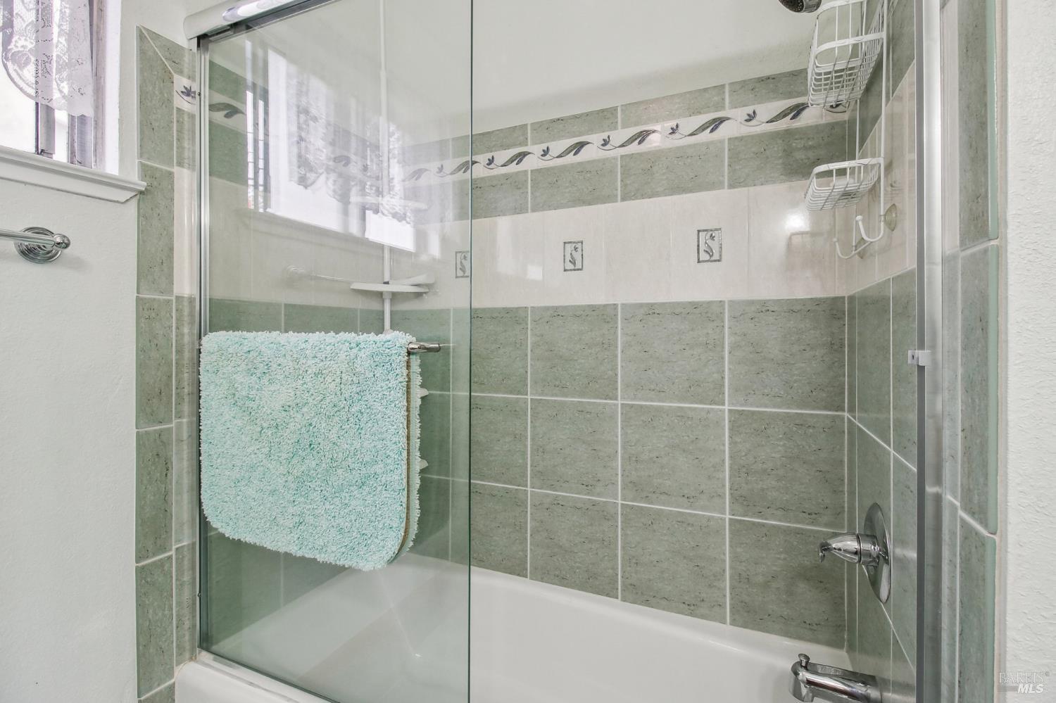 Detail Gallery Image 13 of 20 For 6101 Rosalind Ave, Richmond,  CA 94805 - 5 Beds | 4 Baths