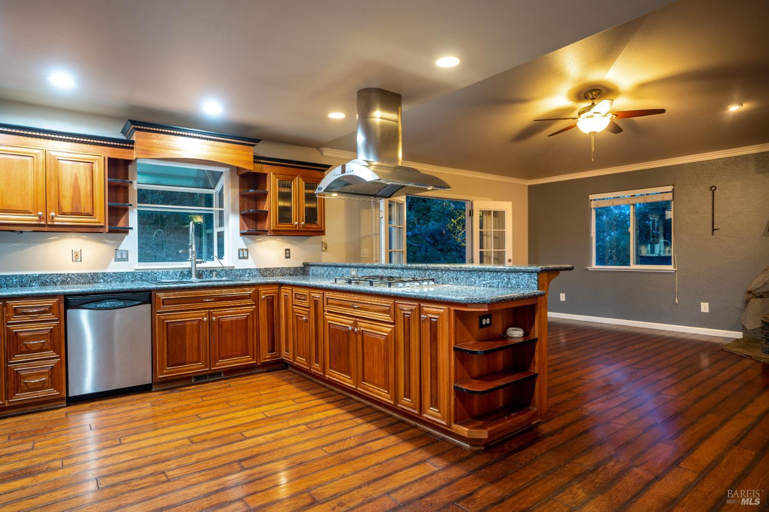 Detail Gallery Image 10 of 53 For 16544 Hacienda Ct, Hidden Valley Lake,  CA 95467 - 5 Beds | 3 Baths
