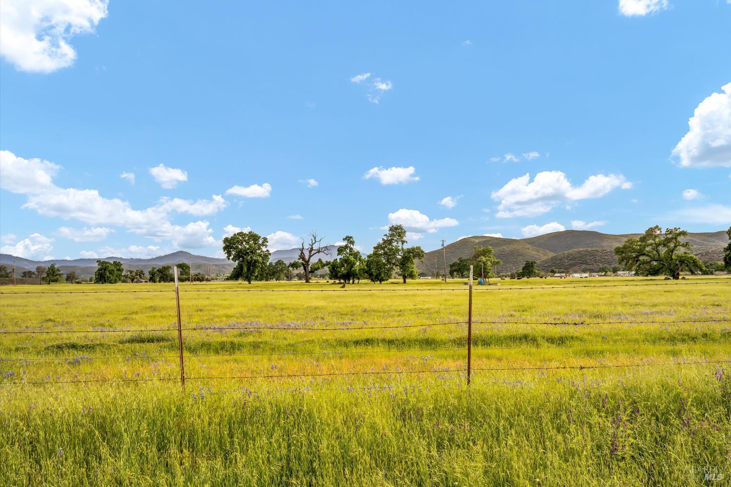 Detail Gallery Image 3 of 11 For 18537 Spyglass Rd, Hidden Valley Lake,  CA 95467 - 3 Beds | 2 Baths