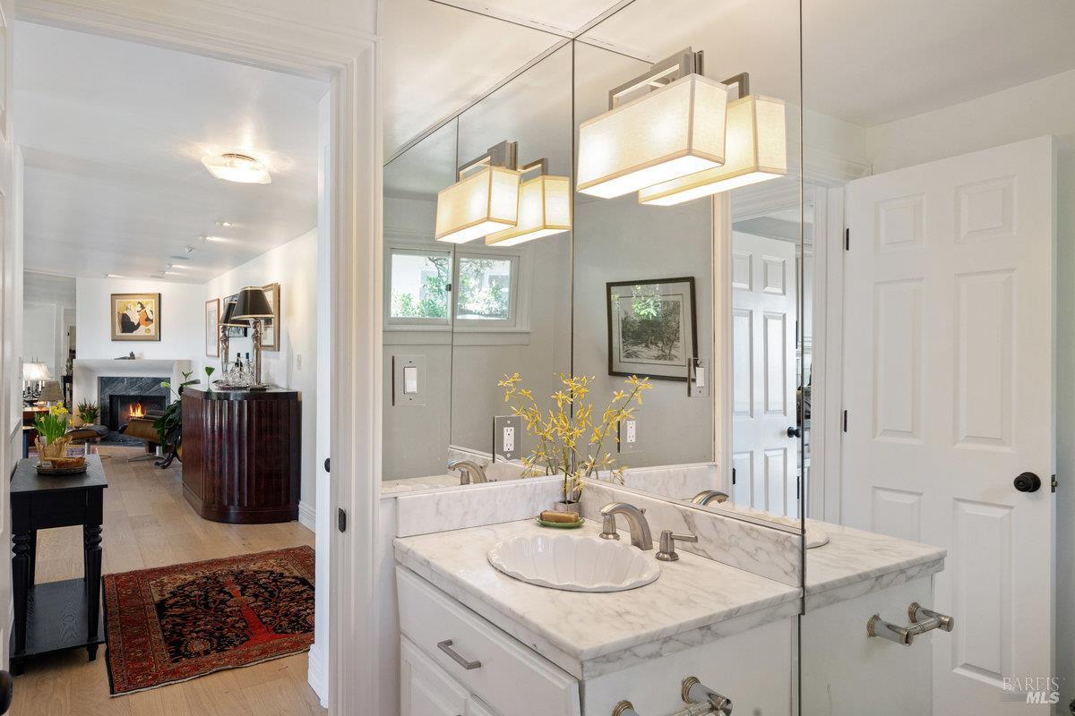 Detail Gallery Image 18 of 44 For 350 Sausalito Blvd, Sausalito,  CA 94965 - 4 Beds | 4/1 Baths