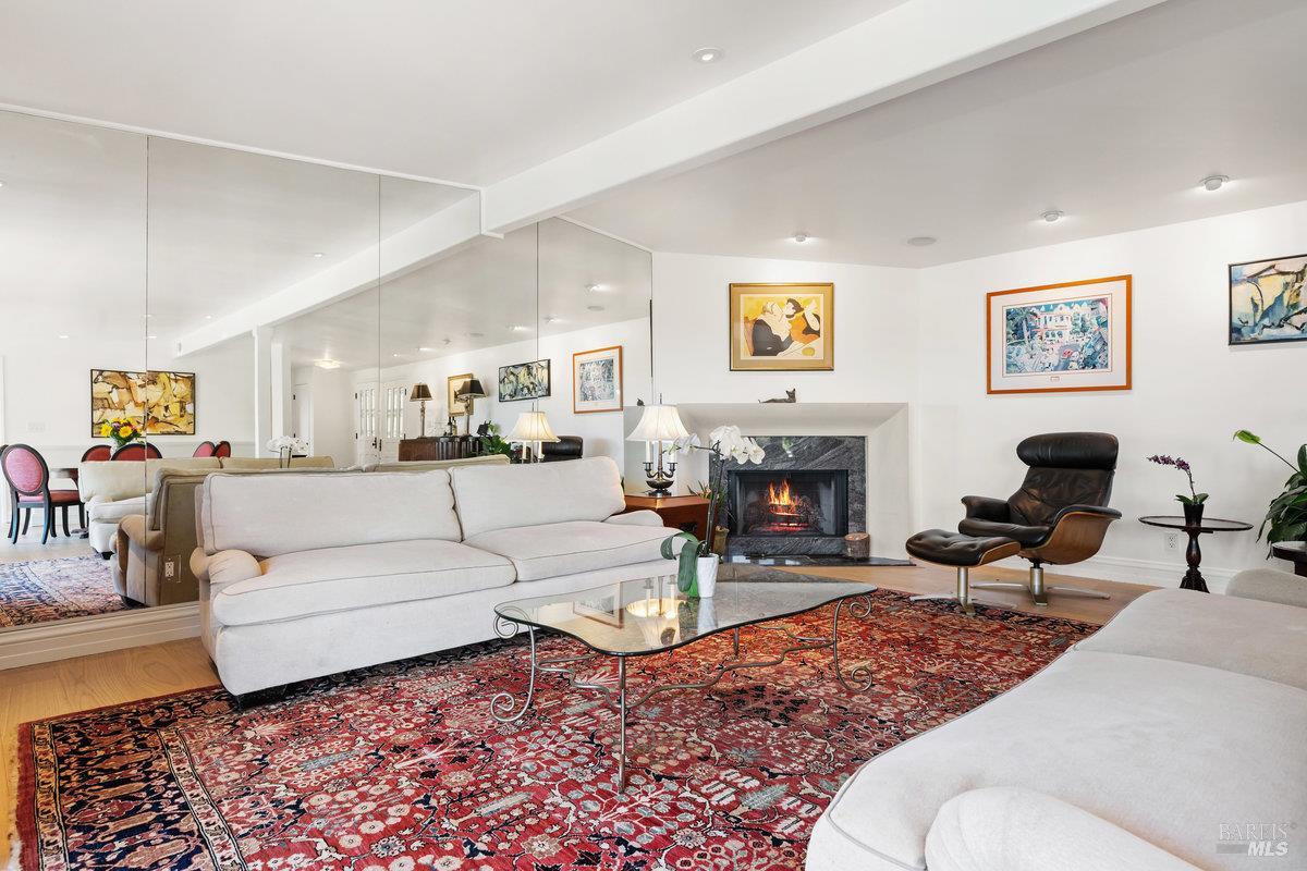 Detail Gallery Image 8 of 44 For 350 Sausalito Blvd, Sausalito,  CA 94965 - 4 Beds | 4/1 Baths