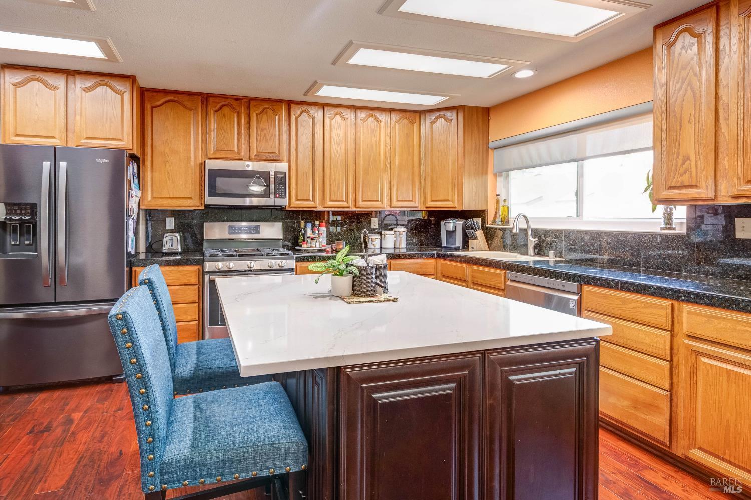 Detail Gallery Image 6 of 31 For 32 Romine Way, Vallejo,  CA 94591 - 5 Beds | 3 Baths