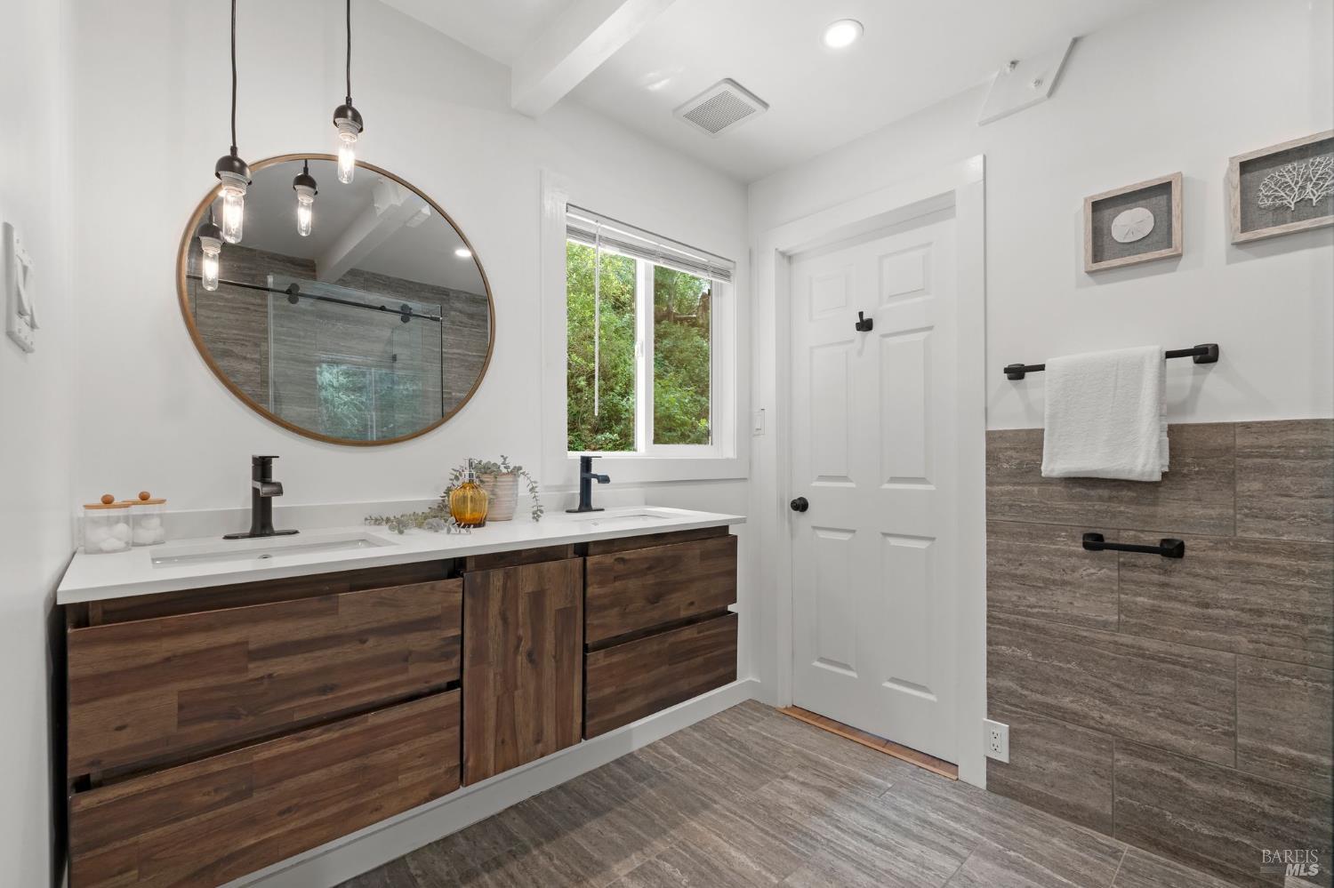 Detail Gallery Image 17 of 66 For 60 Piper Ln, Fairfax,  CA 94930 - 3 Beds | 2 Baths