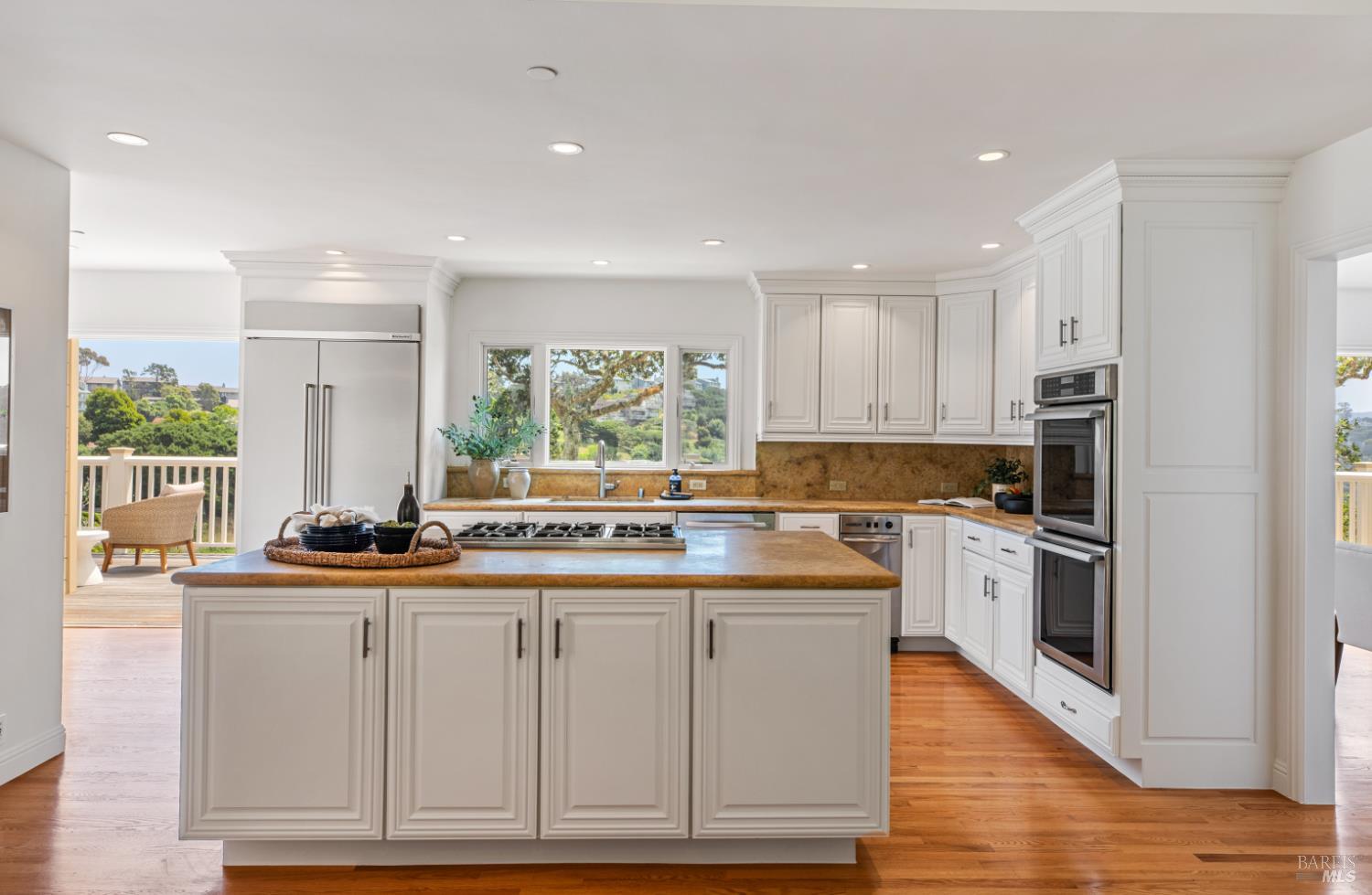 Detail Gallery Image 17 of 50 For 91 Round Hill Rd, Tiburon,  CA 94920 - 5 Beds | 4/1 Baths