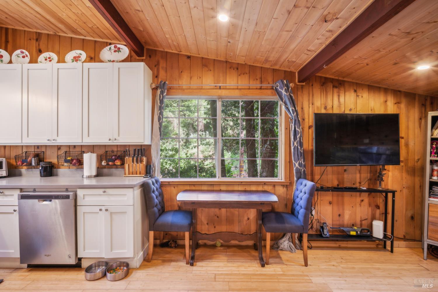 Detail Gallery Image 9 of 33 For 15910 E Austin Creek Rd, Cazadero,  CA 95421 - 2 Beds | 1 Baths