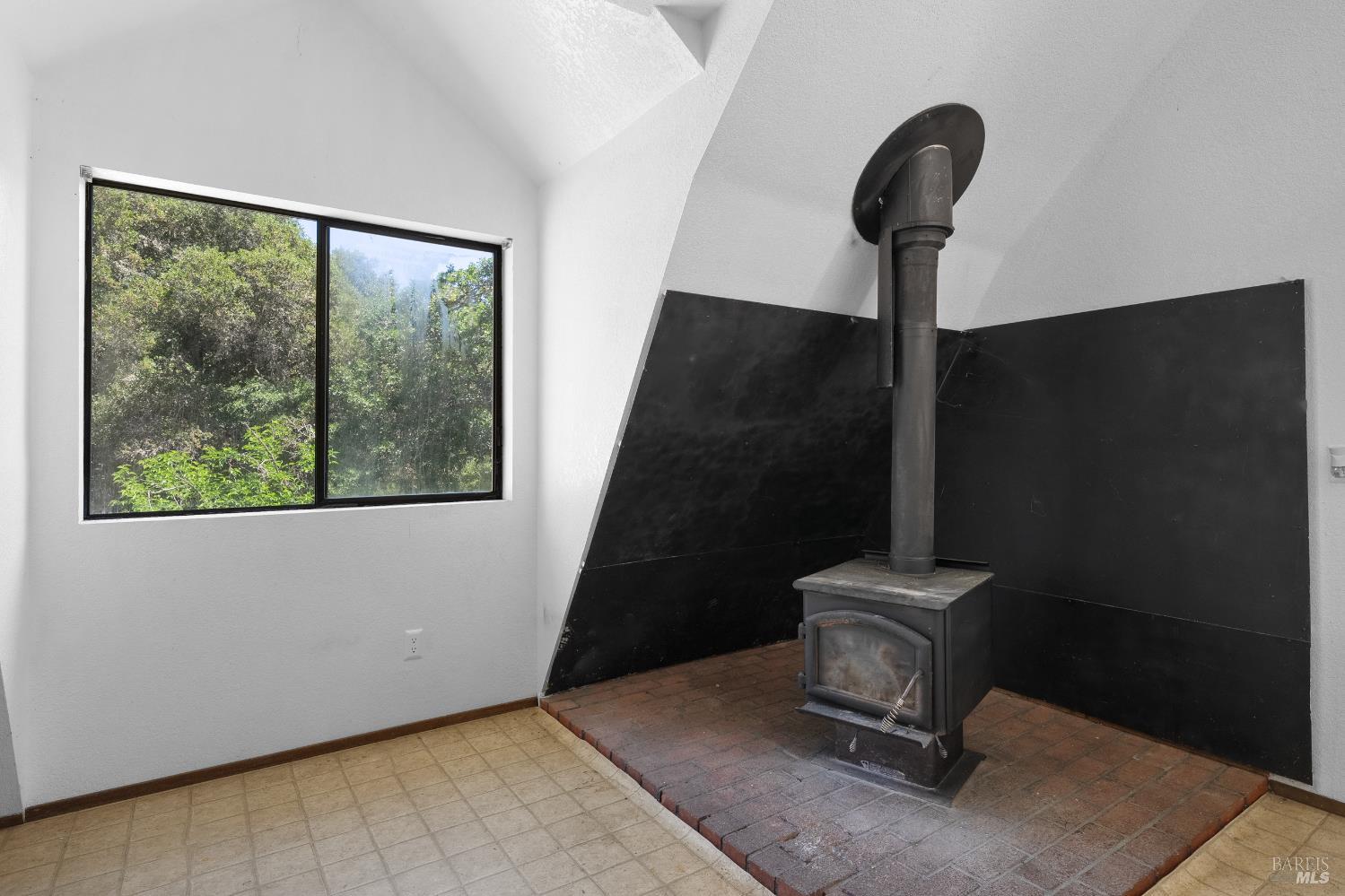 Detail Gallery Image 50 of 94 For 17651 Van Arsdale Rd, Potter Valley,  CA 95469 - 6 Beds | 5 Baths