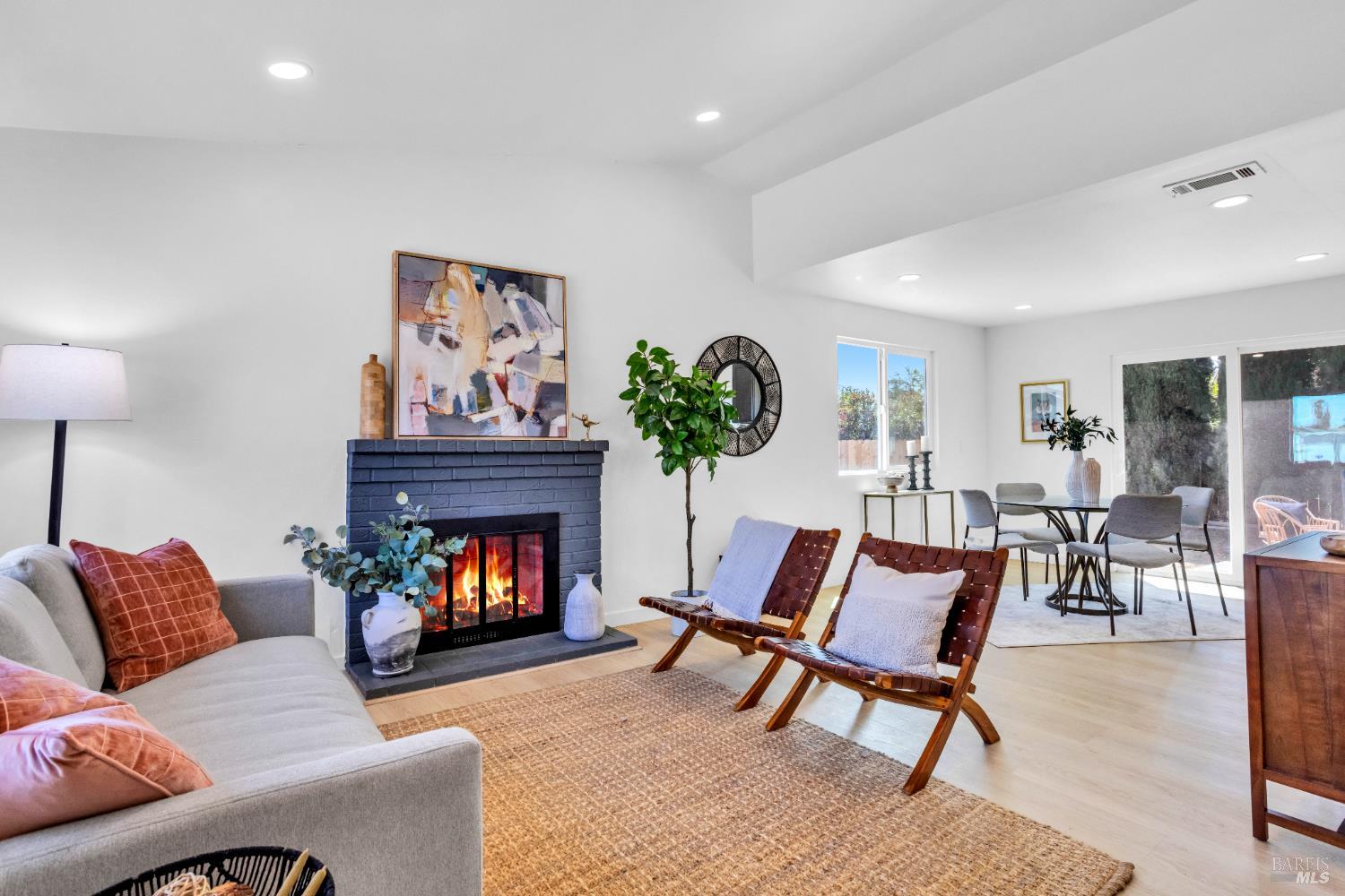 Detail Gallery Image 3 of 27 For 502 Prairie Ct, Suisun City,  CA 94585 - 3 Beds | 2 Baths