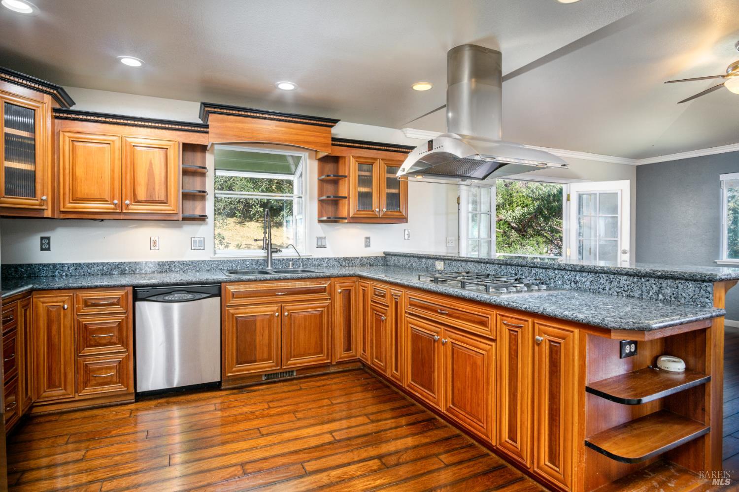 Detail Gallery Image 6 of 53 For 16544 Hacienda Ct, Hidden Valley Lake,  CA 95467 - 5 Beds | 3 Baths