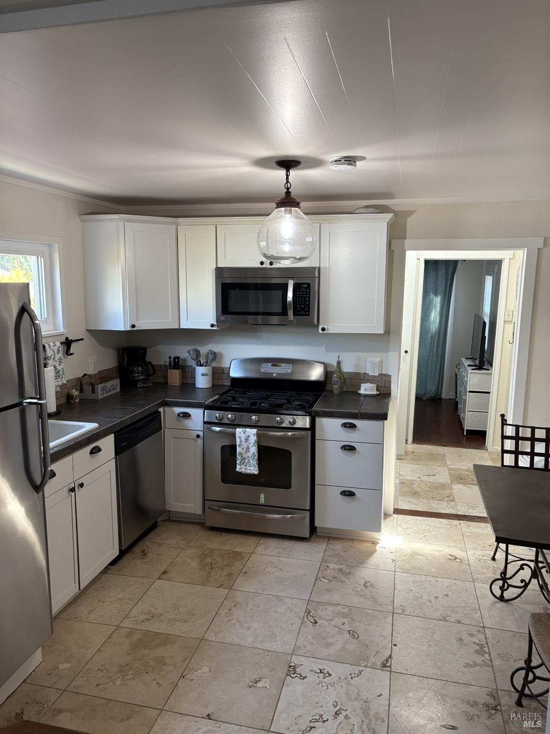 Detail Gallery Image 2 of 13 For 836 W J St, Benicia,  CA 94510 - 1 Beds | 1 Baths