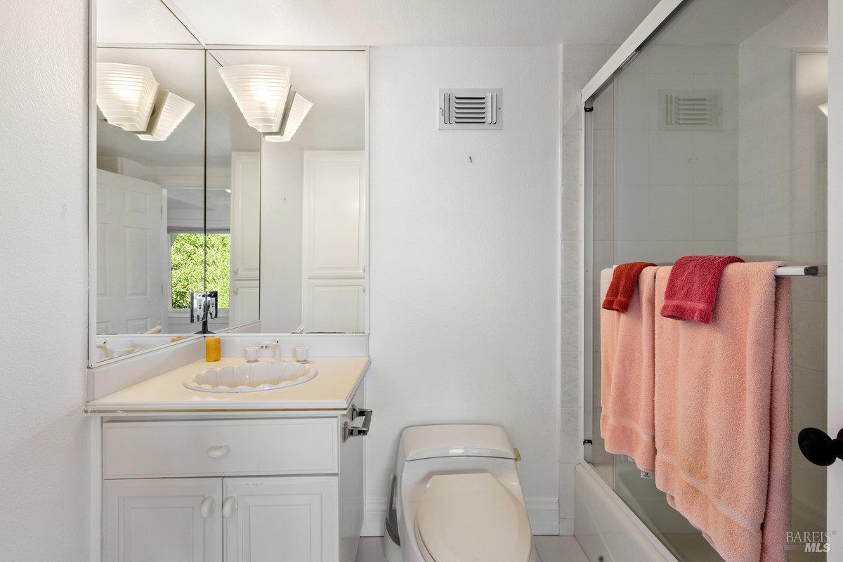 Detail Gallery Image 32 of 44 For 350 Sausalito Blvd, Sausalito,  CA 94965 - 4 Beds | 4/1 Baths
