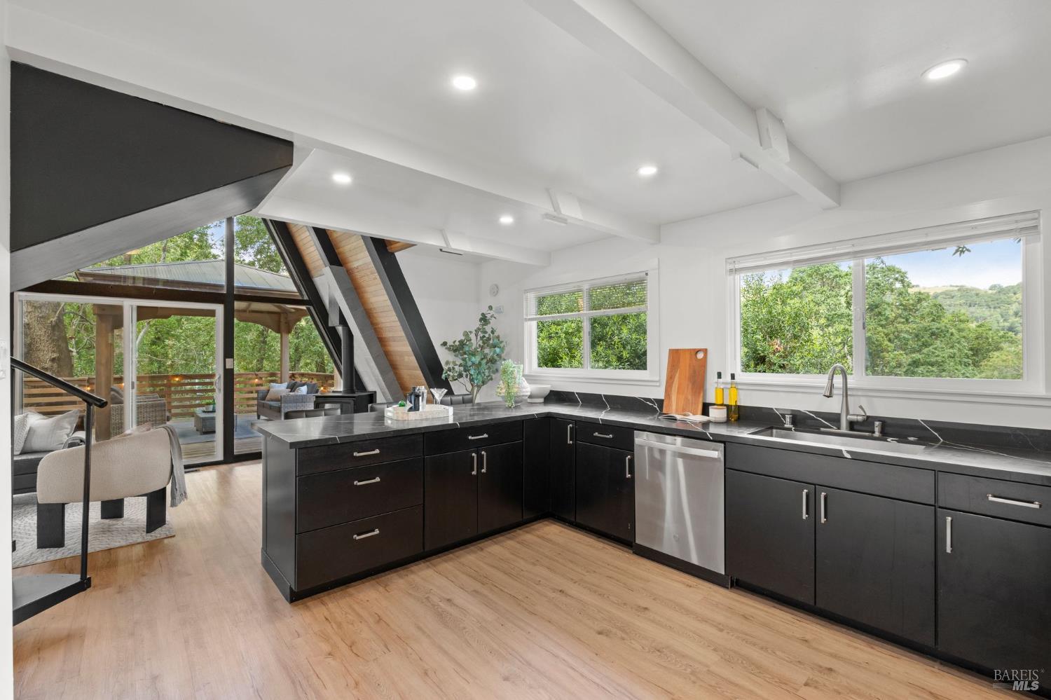 Detail Gallery Image 7 of 66 For 60 Piper Ln, Fairfax,  CA 94930 - 3 Beds | 2 Baths