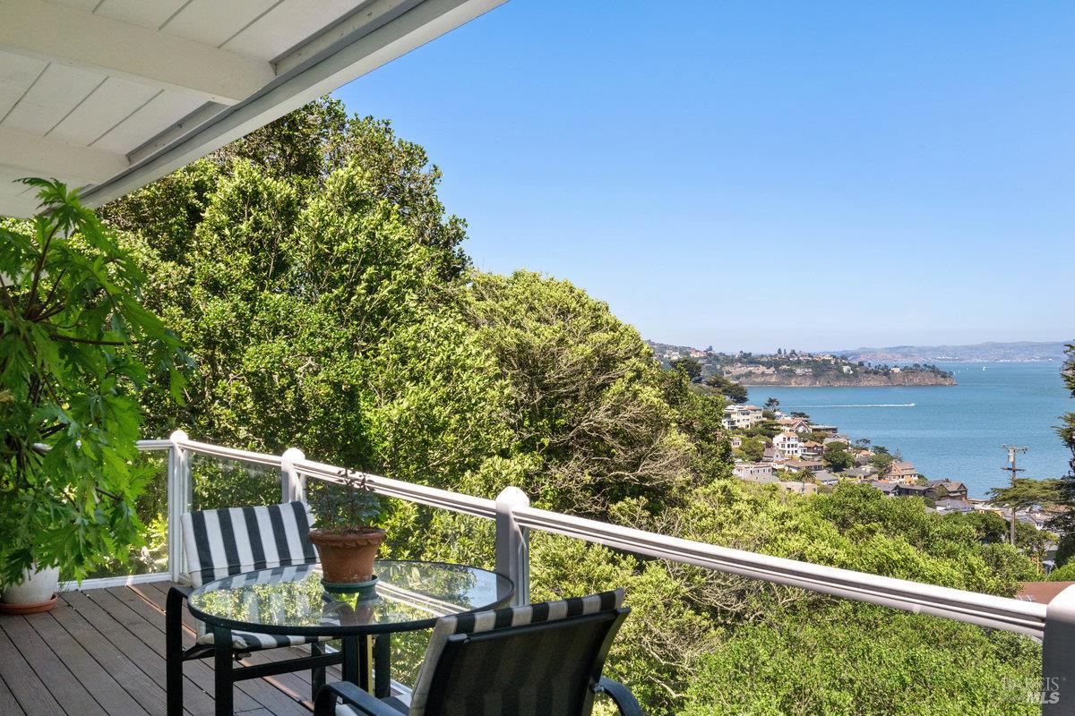 Detail Gallery Image 16 of 44 For 350 Sausalito Blvd, Sausalito,  CA 94965 - 4 Beds | 4/1 Baths
