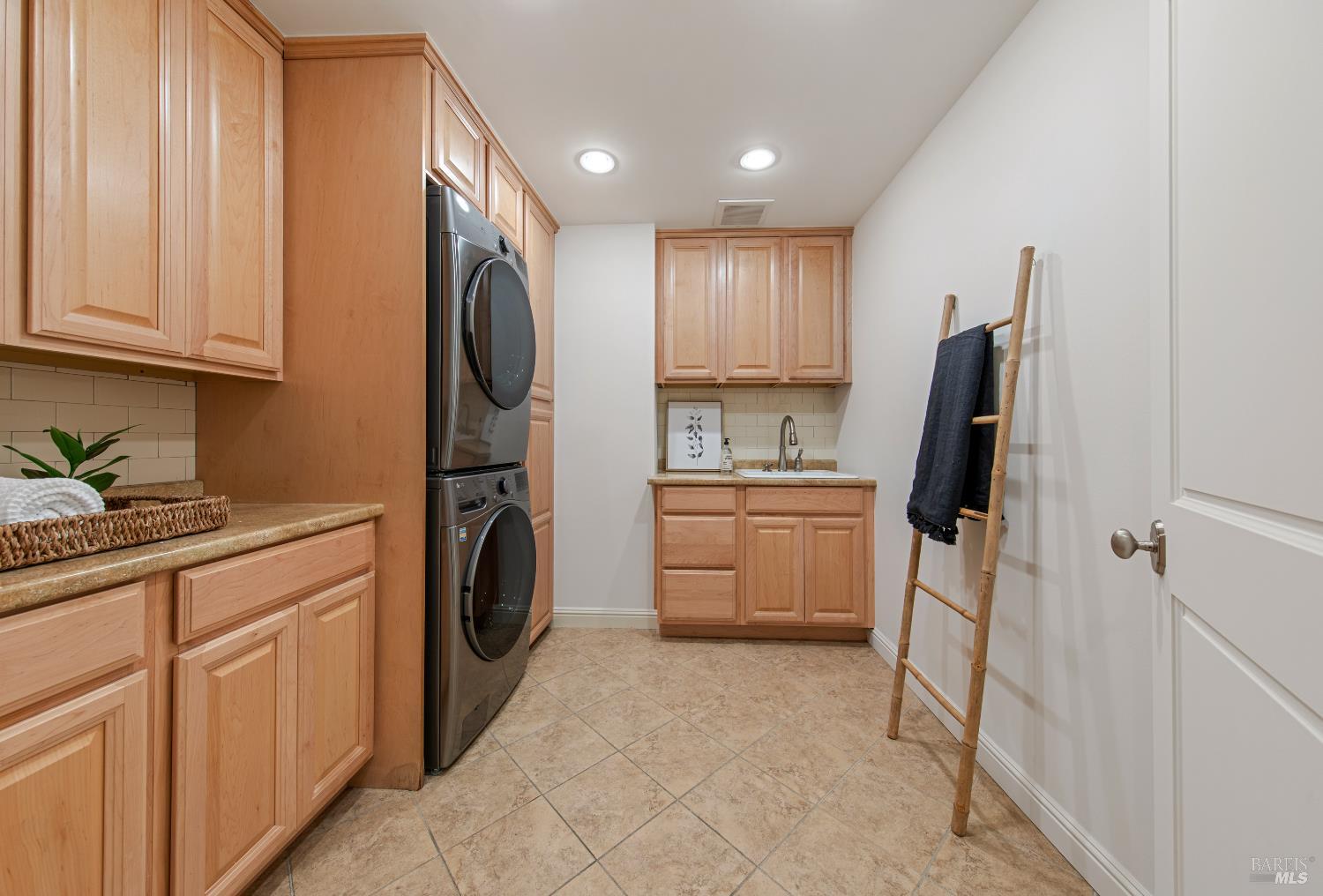 Detail Gallery Image 36 of 50 For 91 Round Hill Rd, Tiburon,  CA 94920 - 5 Beds | 4/1 Baths
