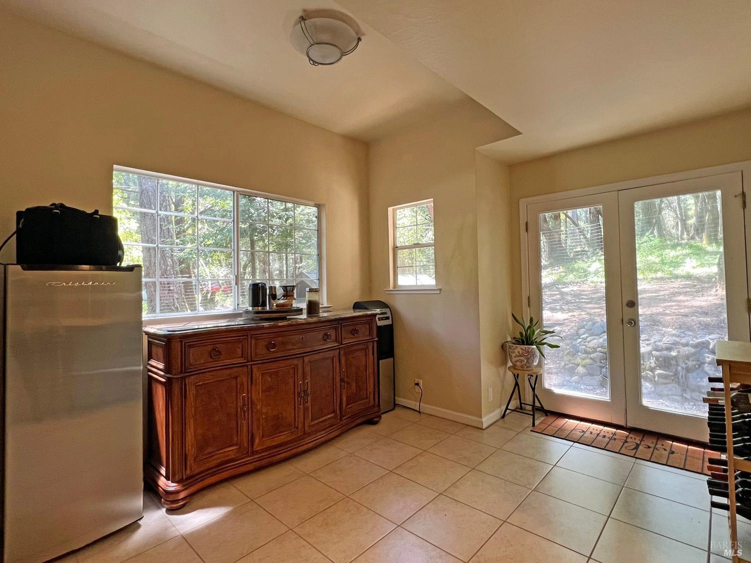 Detail Gallery Image 9 of 39 For 24034 Willow Ln, Willits,  CA 95490 - 3 Beds | 3 Baths