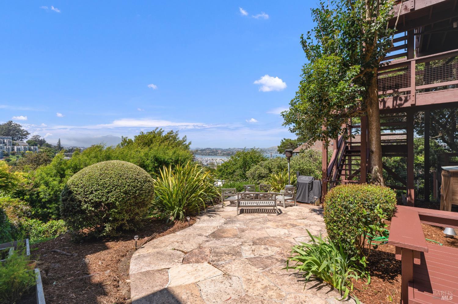 Detail Gallery Image 4 of 11 For 20 Woodward Ave, Sausalito,  CA 94965 - – Beds | – Baths