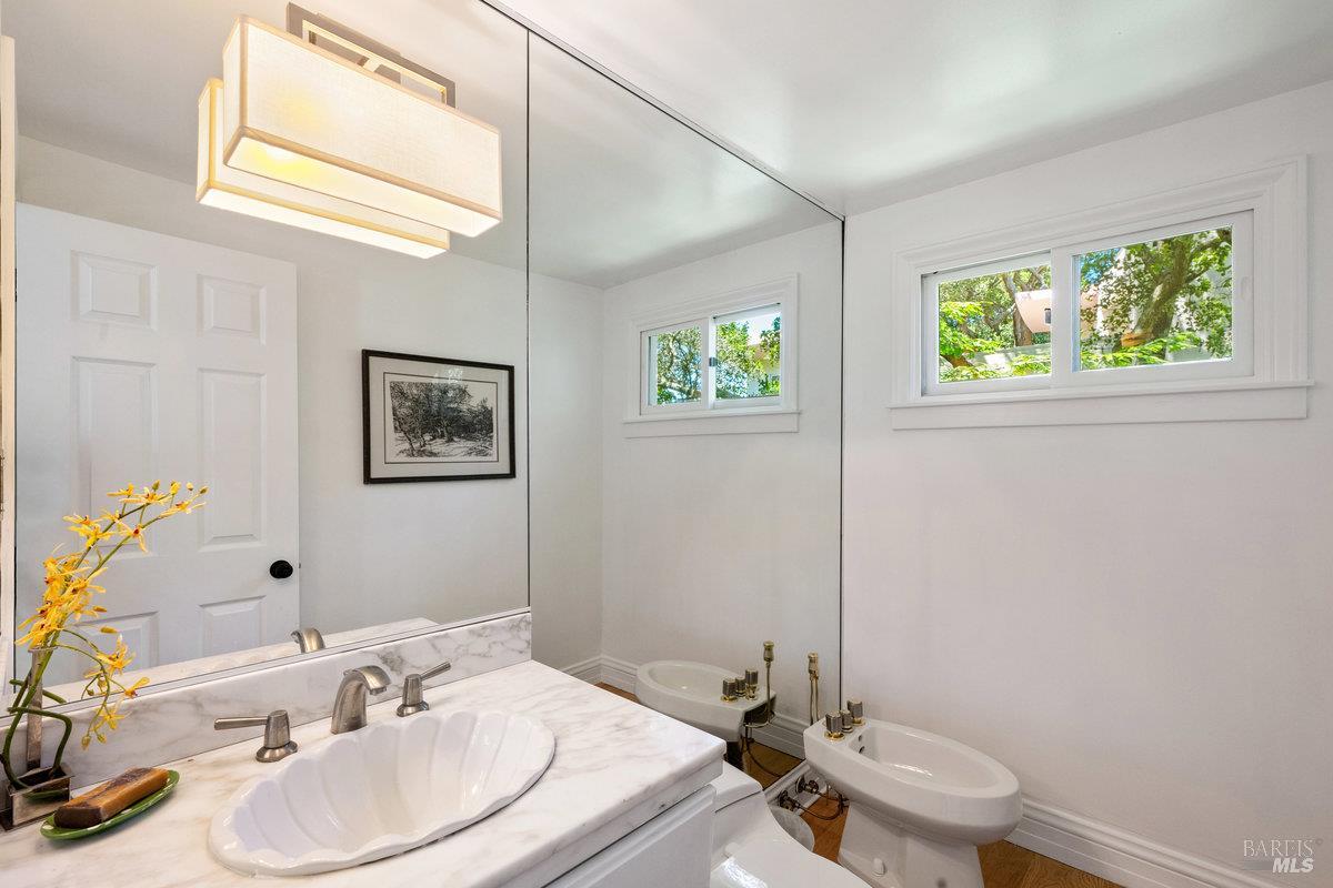 Detail Gallery Image 19 of 44 For 350 Sausalito Blvd, Sausalito,  CA 94965 - 4 Beds | 4/1 Baths