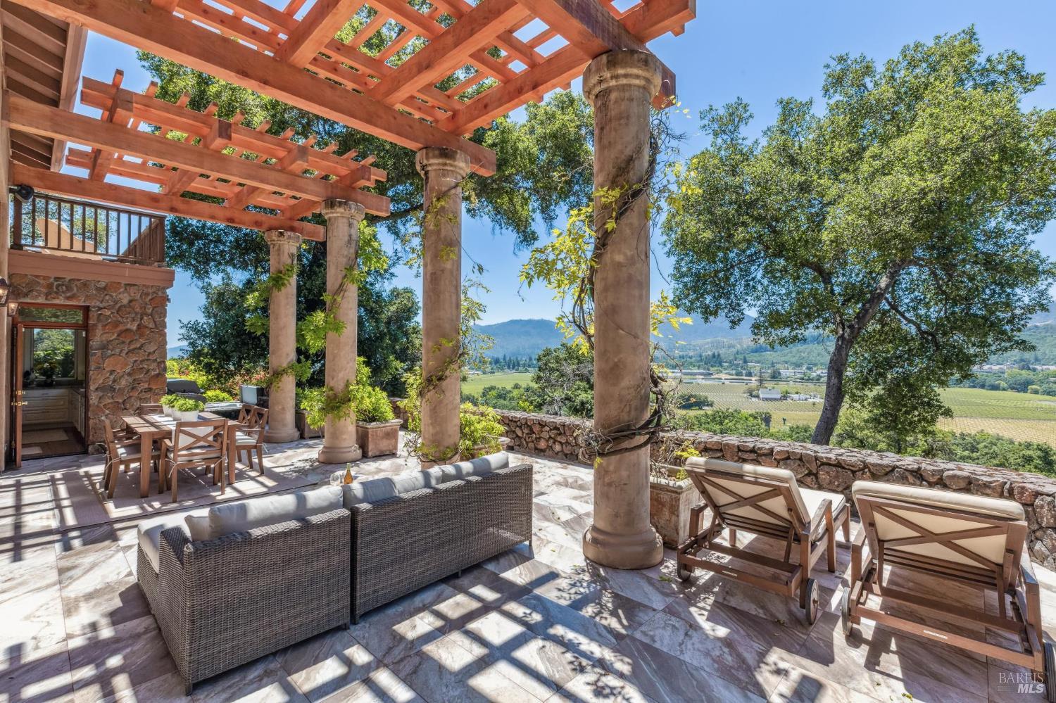 Detail Gallery Image 8 of 83 For 107 Knoll Ct, Saint Helena,  CA 94574 - 4 Beds | 3/1 Baths