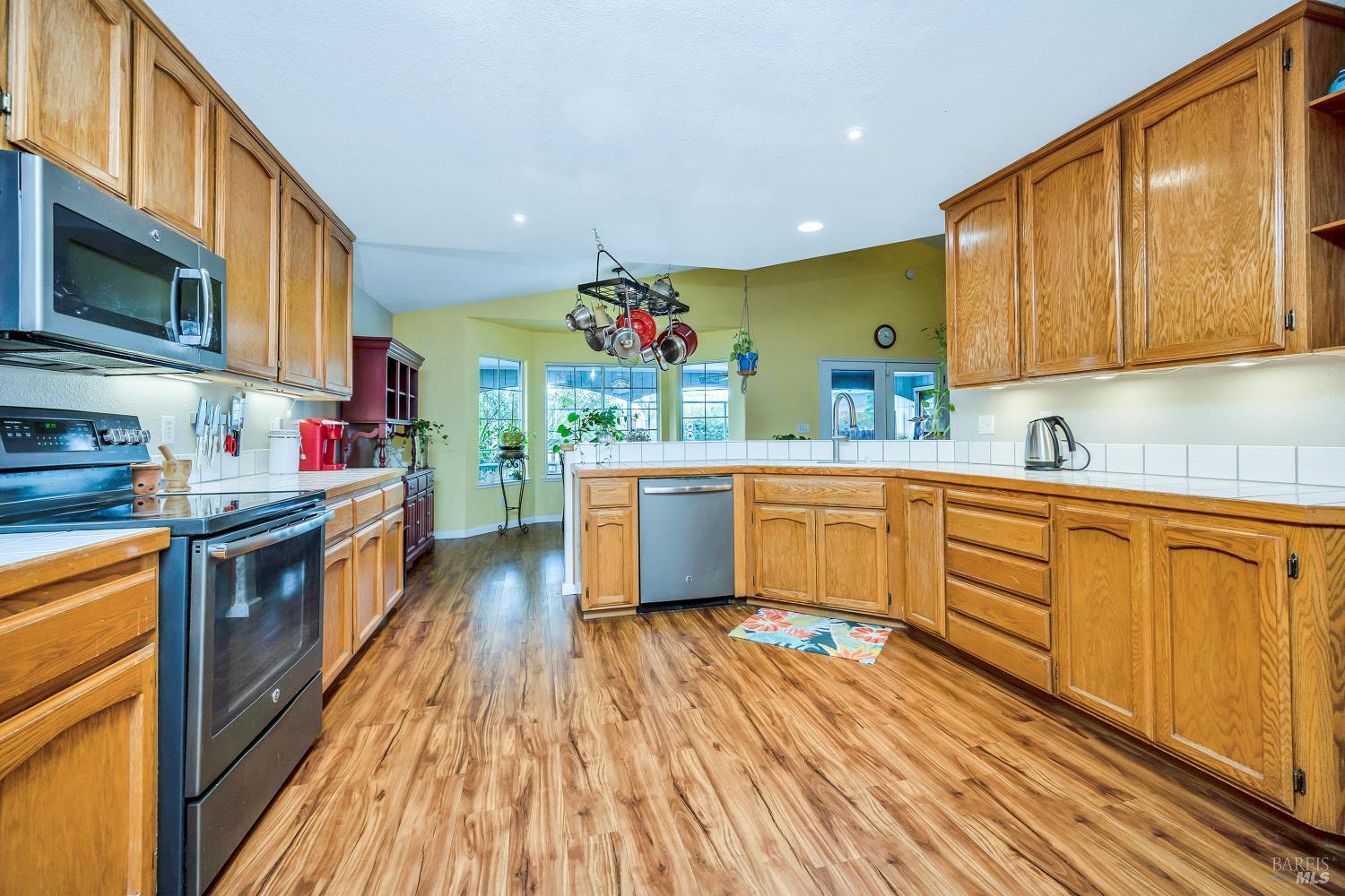 Detail Gallery Image 9 of 11 For 18537 Spyglass Rd, Hidden Valley Lake,  CA 95467 - 3 Beds | 2 Baths
