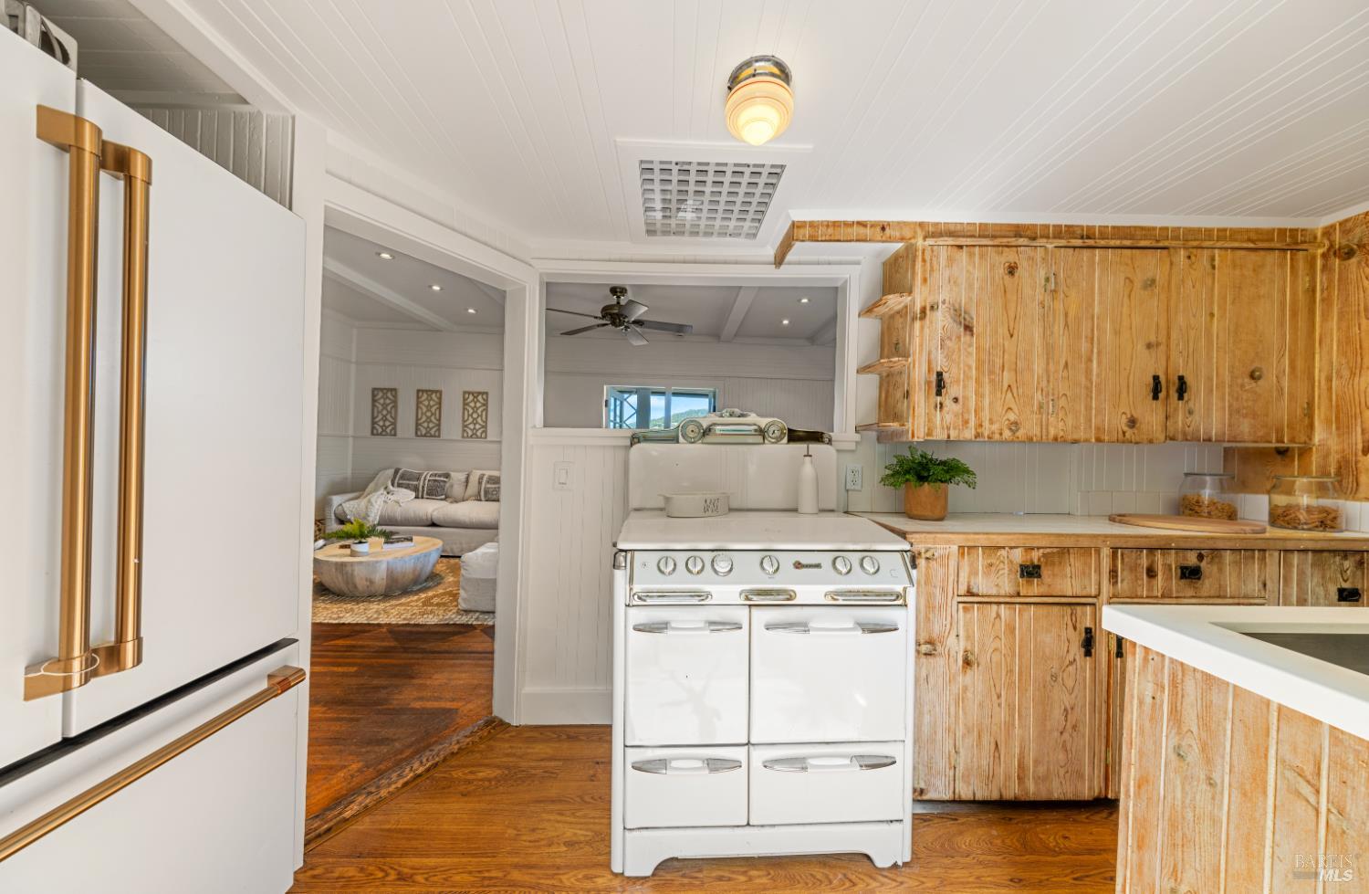 Detail Gallery Image 6 of 30 For 47 Woodside Ln, Mill Valley,  CA 94941 - 2 Beds | 2 Baths