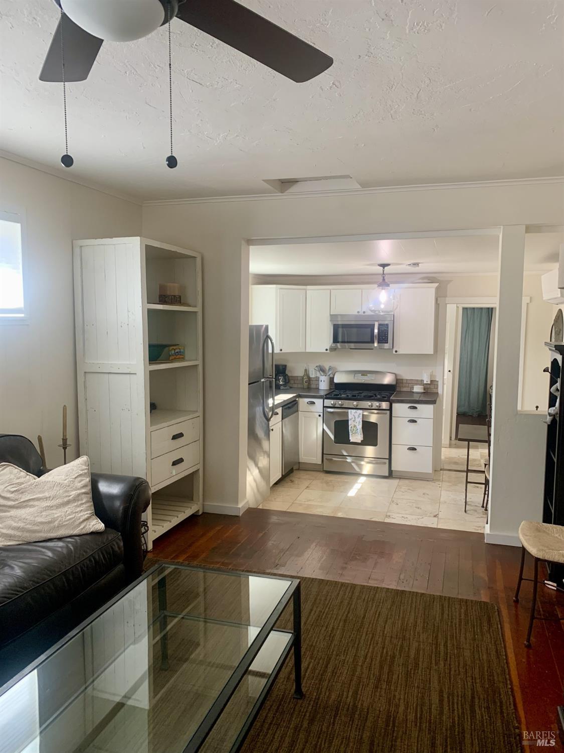 Detail Gallery Image 3 of 13 For 836 W J St, Benicia,  CA 94510 - 1 Beds | 1 Baths