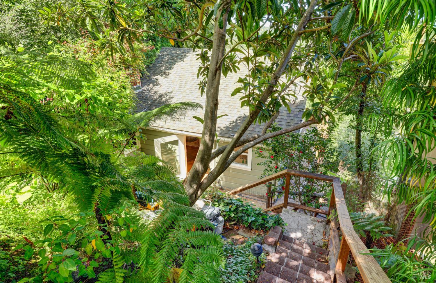 Detail Gallery Image 2 of 30 For 47 Woodside Ln, Mill Valley,  CA 94941 - 2 Beds | 2 Baths