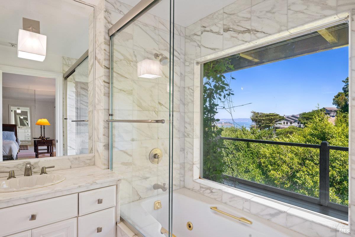 Detail Gallery Image 23 of 44 For 350 Sausalito Blvd, Sausalito,  CA 94965 - 4 Beds | 4/1 Baths