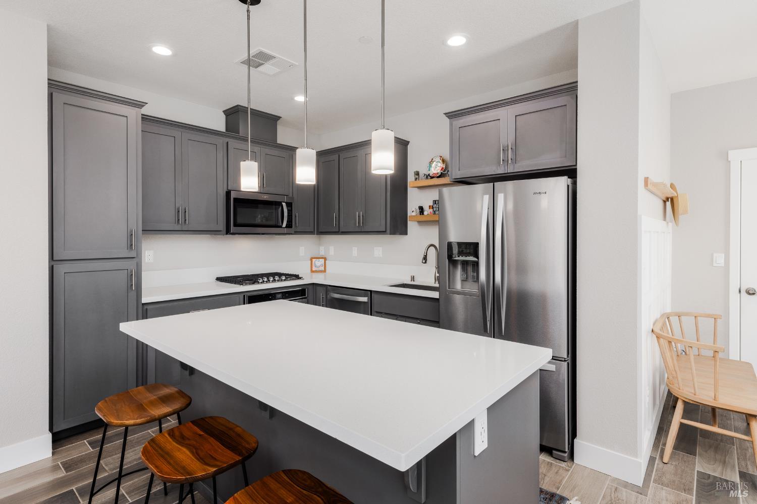 Detail Gallery Image 4 of 32 For 1455 Acorn Way, Windsor,  CA 95492 - 3 Beds | 2 Baths