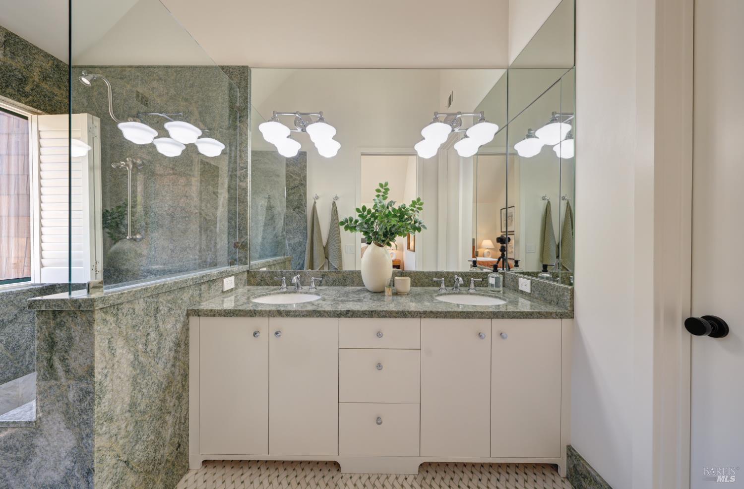 Detail Gallery Image 17 of 36 For 44 Lagoon Vis, Tiburon,  CA 94920 - 2 Beds | 2 Baths
