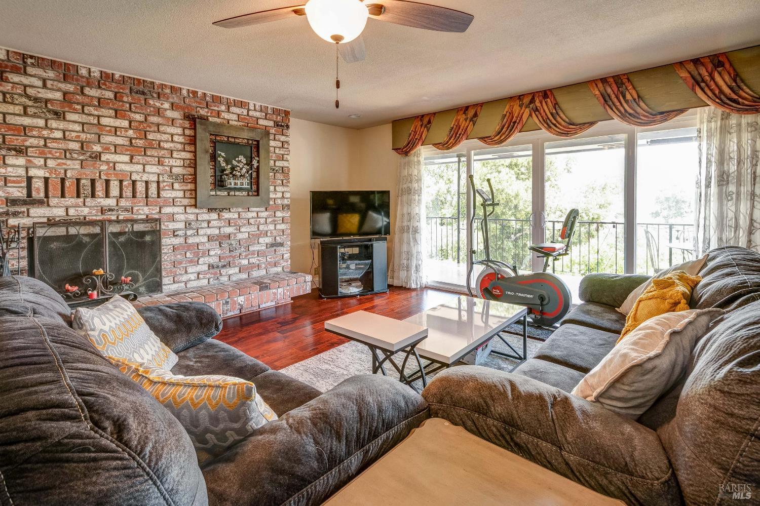 Detail Gallery Image 4 of 31 For 32 Romine Way, Vallejo,  CA 94591 - 5 Beds | 3 Baths