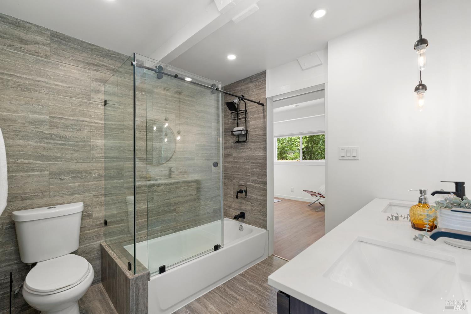 Detail Gallery Image 18 of 66 For 60 Piper Ln, Fairfax,  CA 94930 - 3 Beds | 2 Baths