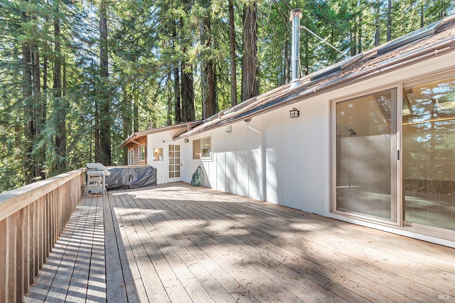 Detail Gallery Image 8 of 50 For 17075 Fitzpatrick Ln, Occidental,  CA 95465 - 3 Beds | 3 Baths