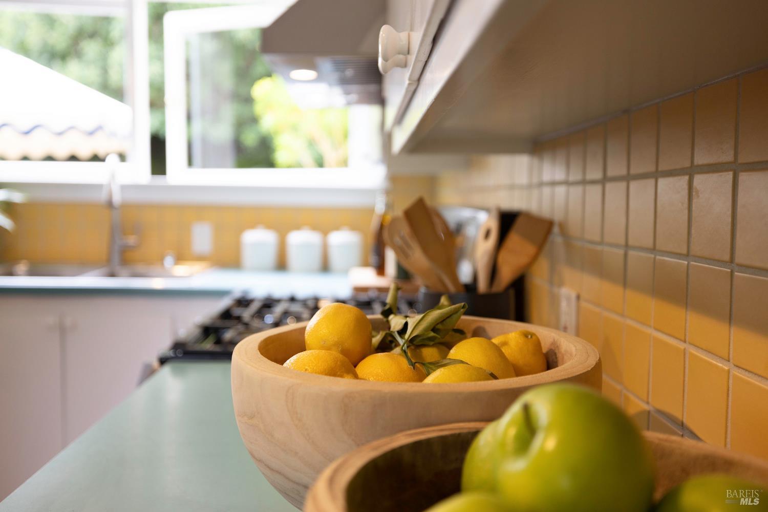 Detail Gallery Image 20 of 51 For 10 Park Ave, Bolinas,  CA 94924 - 2 Beds | 1/1 Baths