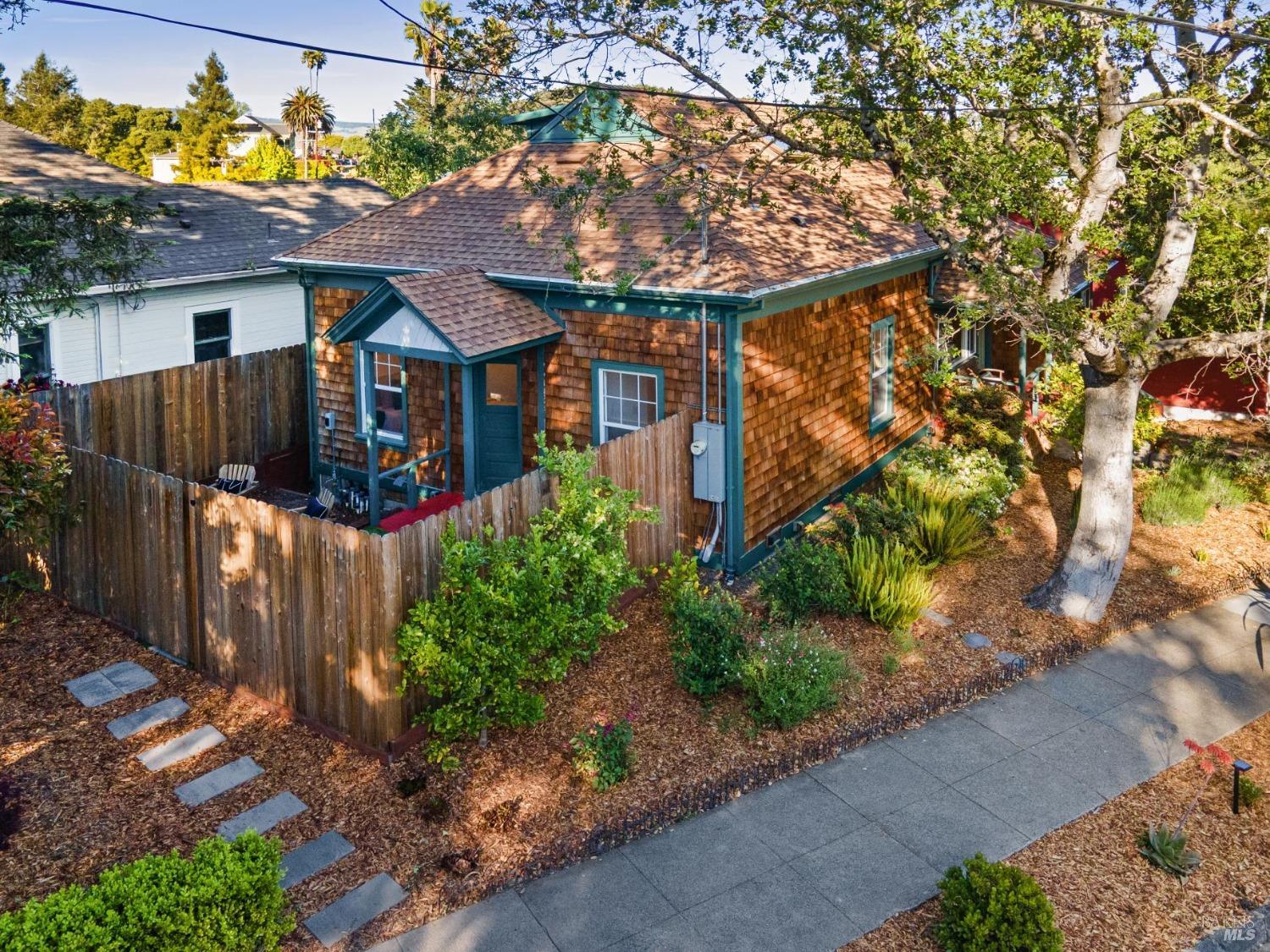 Detail Gallery Image 2 of 99 For 516 Howard St, Petaluma,  CA 94952 - – Beds | – Baths