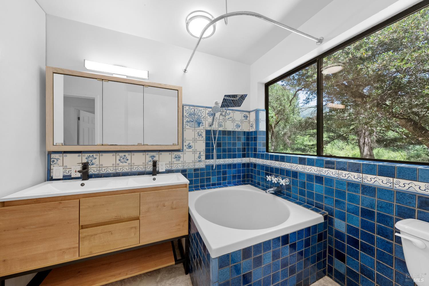 Detail Gallery Image 23 of 94 For 17651 Van Arsdale Rd, Potter Valley,  CA 95469 - 6 Beds | 5 Baths