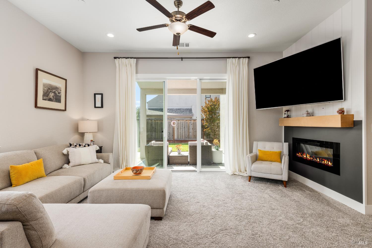Detail Gallery Image 9 of 32 For 1455 Acorn Way, Windsor,  CA 95492 - 3 Beds | 2 Baths