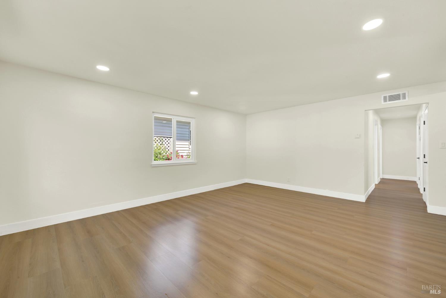 Detail Gallery Image 8 of 63 For 191 Juniper St, Vacaville,  CA 95688 - 3 Beds | 2 Baths
