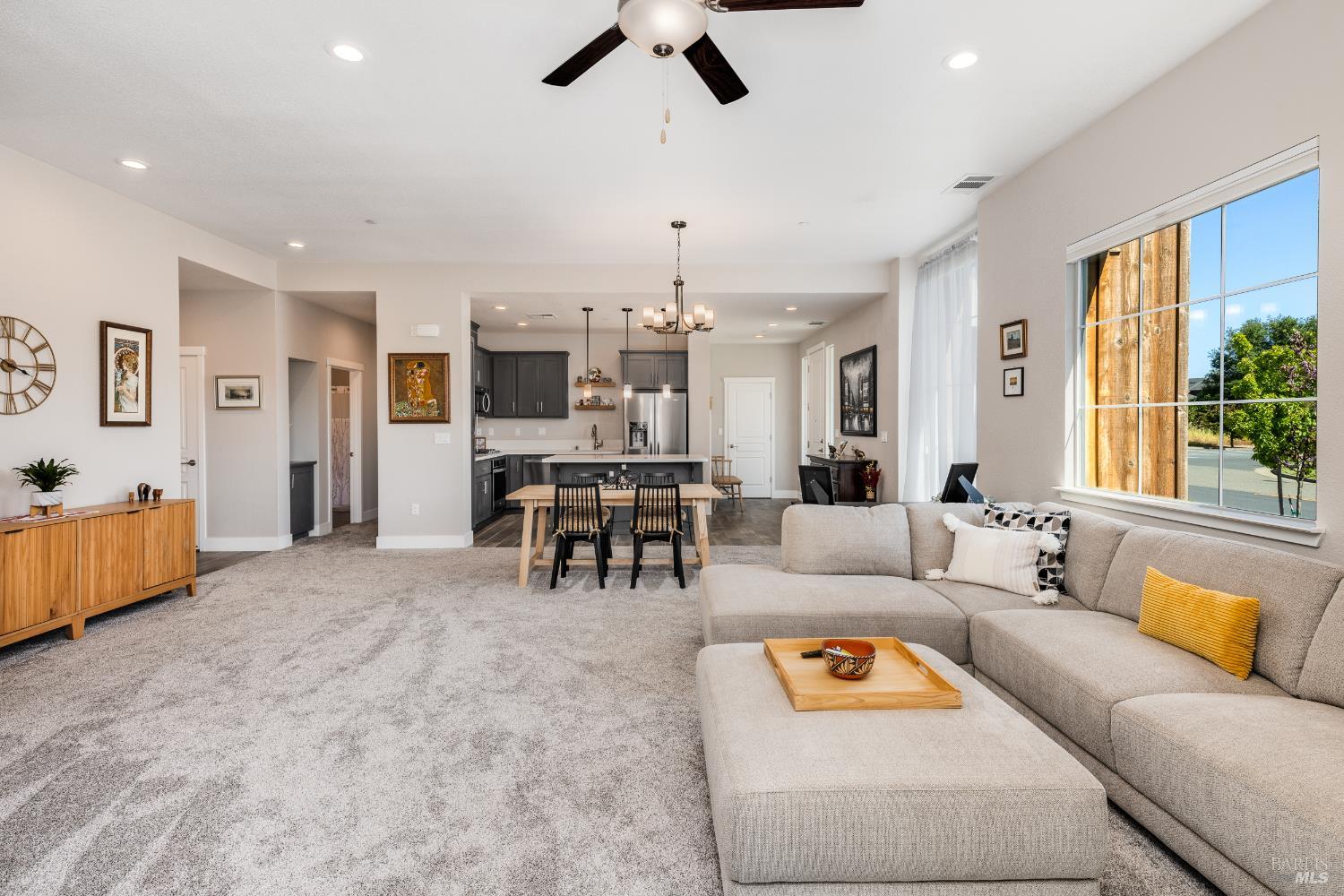 Detail Gallery Image 11 of 32 For 1455 Acorn Way, Windsor,  CA 95492 - 3 Beds | 2 Baths