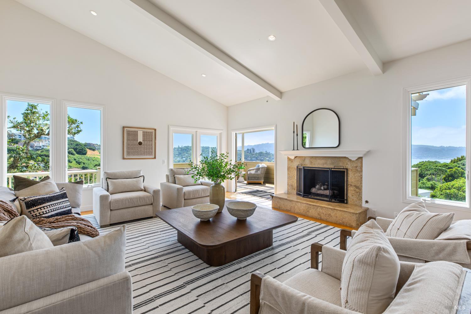 Detail Gallery Image 11 of 50 For 91 Round Hill Rd, Tiburon,  CA 94920 - 5 Beds | 4/1 Baths