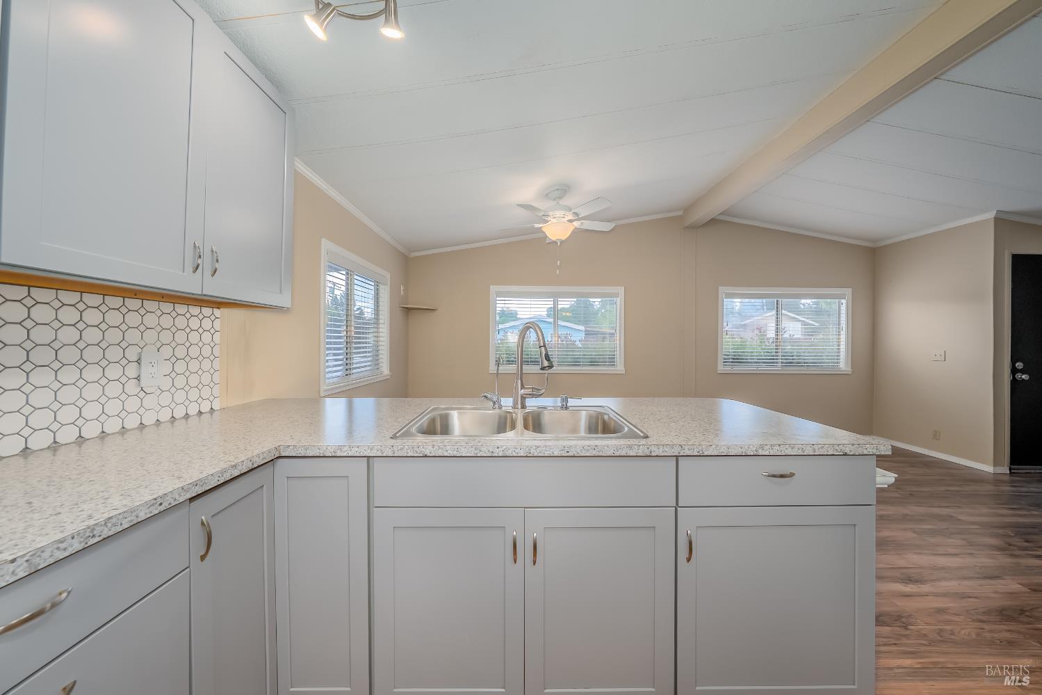 Detail Gallery Image 5 of 38 For 5330 Lakeshore Blvd 32, Lakeport,  CA 95453 - 2 Beds | 1/1 Baths