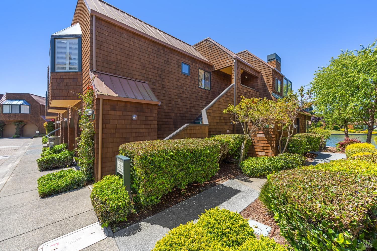 Detail Gallery Image 25 of 36 For 44 Lagoon Vis, Tiburon,  CA 94920 - 2 Beds | 2 Baths