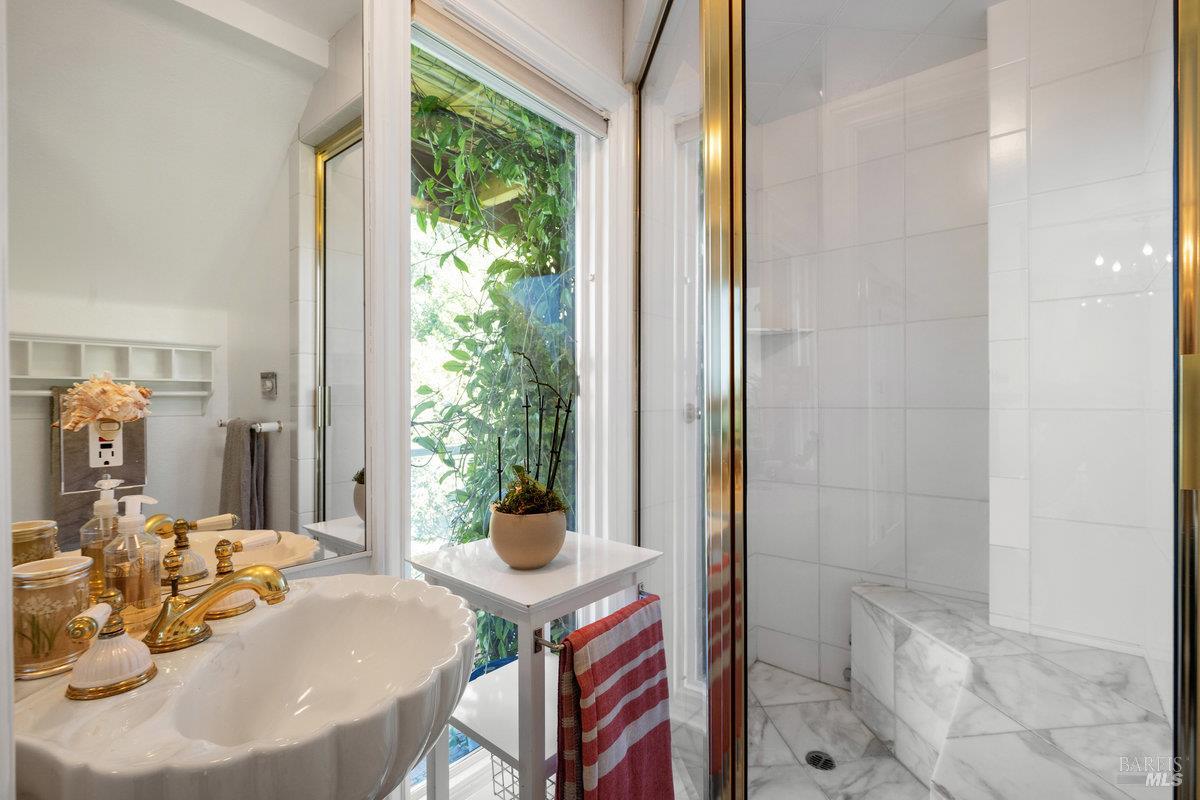 Detail Gallery Image 30 of 44 For 350 Sausalito Blvd, Sausalito,  CA 94965 - 4 Beds | 4/1 Baths