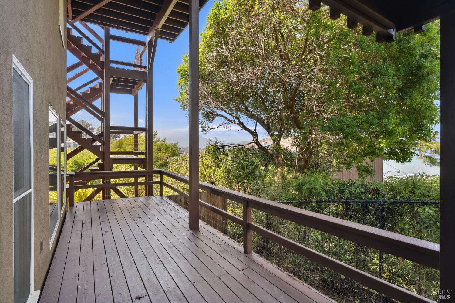 Detail Gallery Image 8 of 11 For 20 Woodward Ave, Sausalito,  CA 94965 - – Beds | – Baths