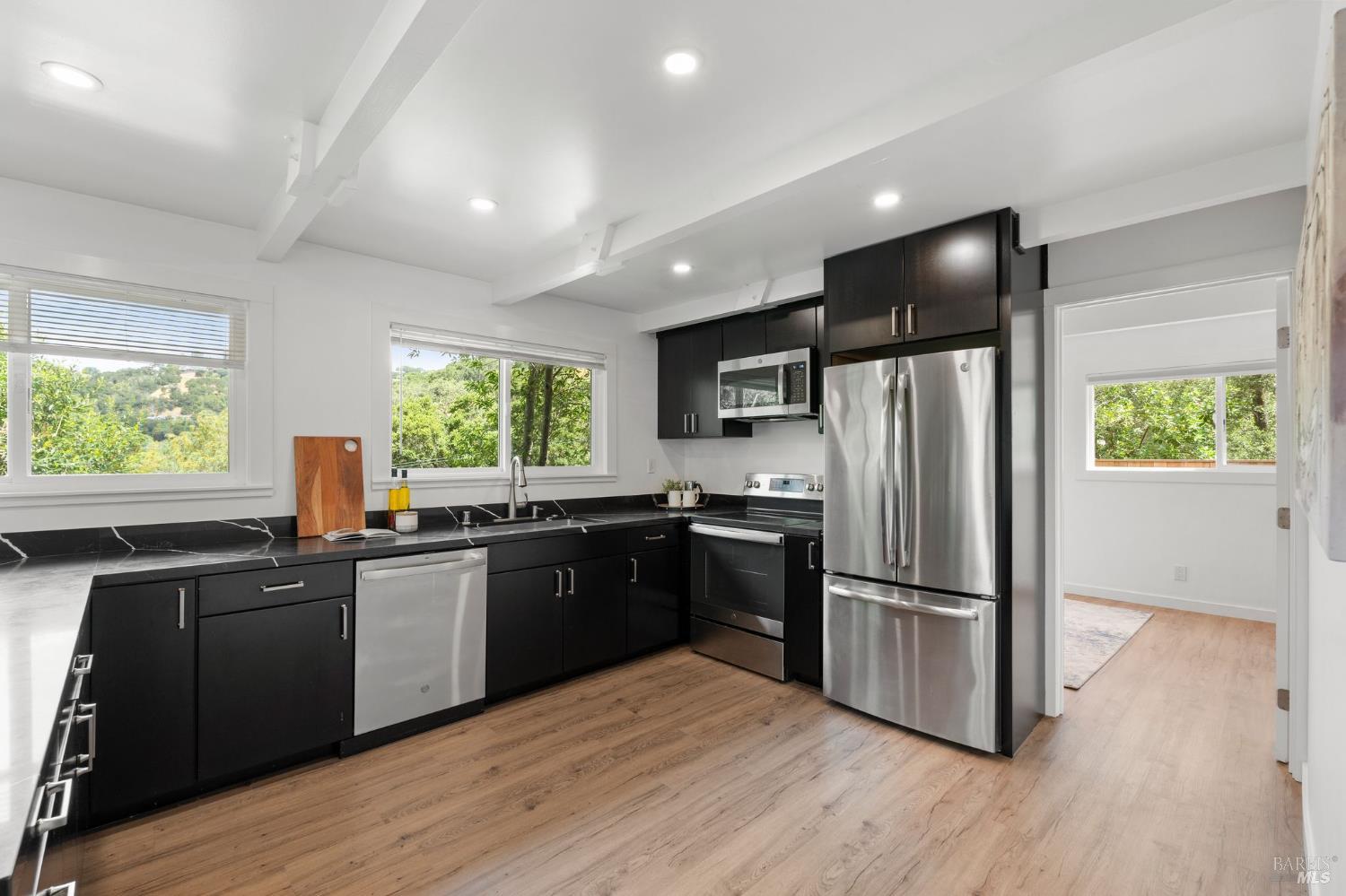 Detail Gallery Image 10 of 66 For 60 Piper Ln, Fairfax,  CA 94930 - 3 Beds | 2 Baths