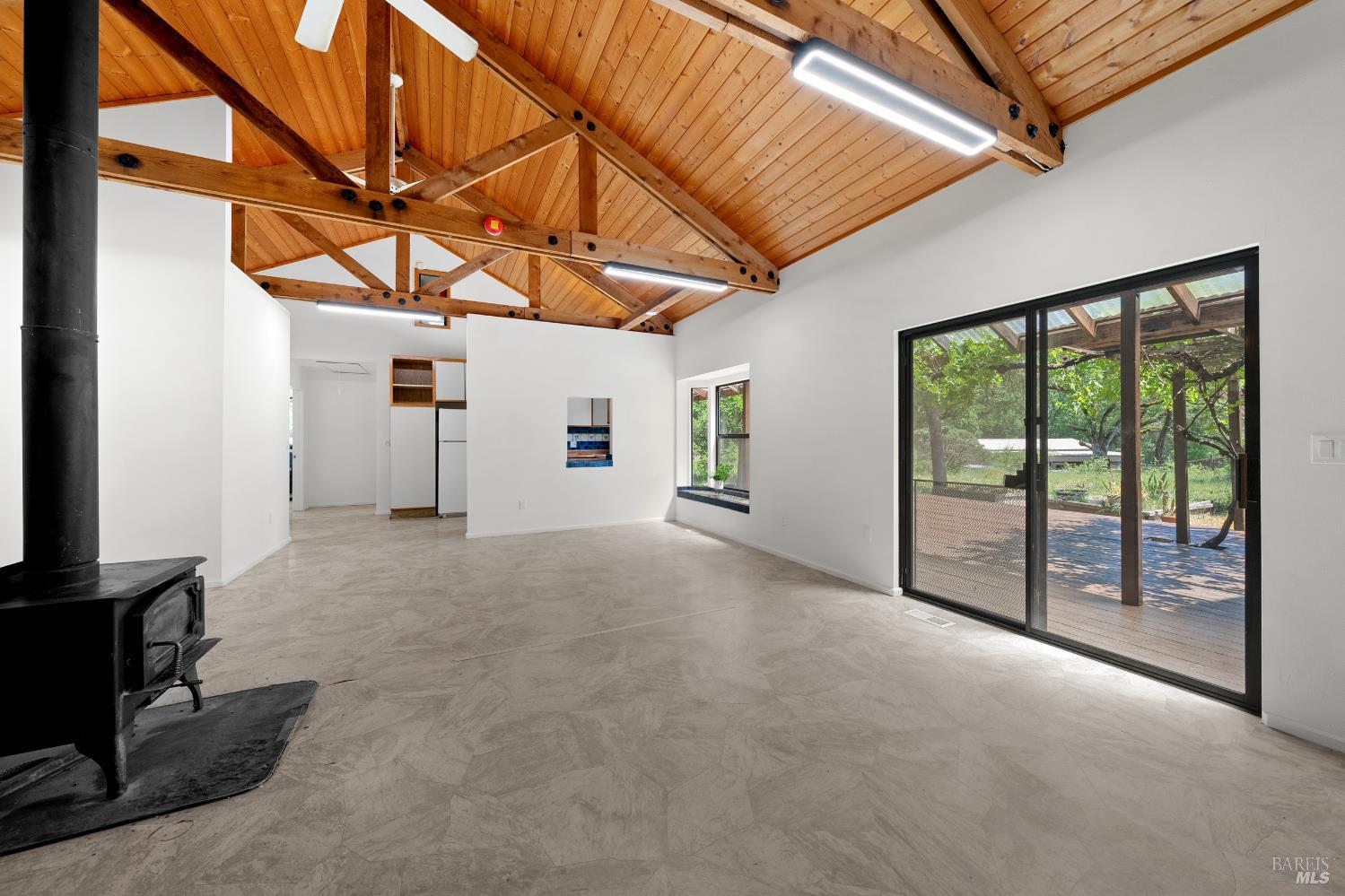Detail Gallery Image 10 of 94 For 17651 Van Arsdale Rd, Potter Valley,  CA 95469 - 6 Beds | 5 Baths