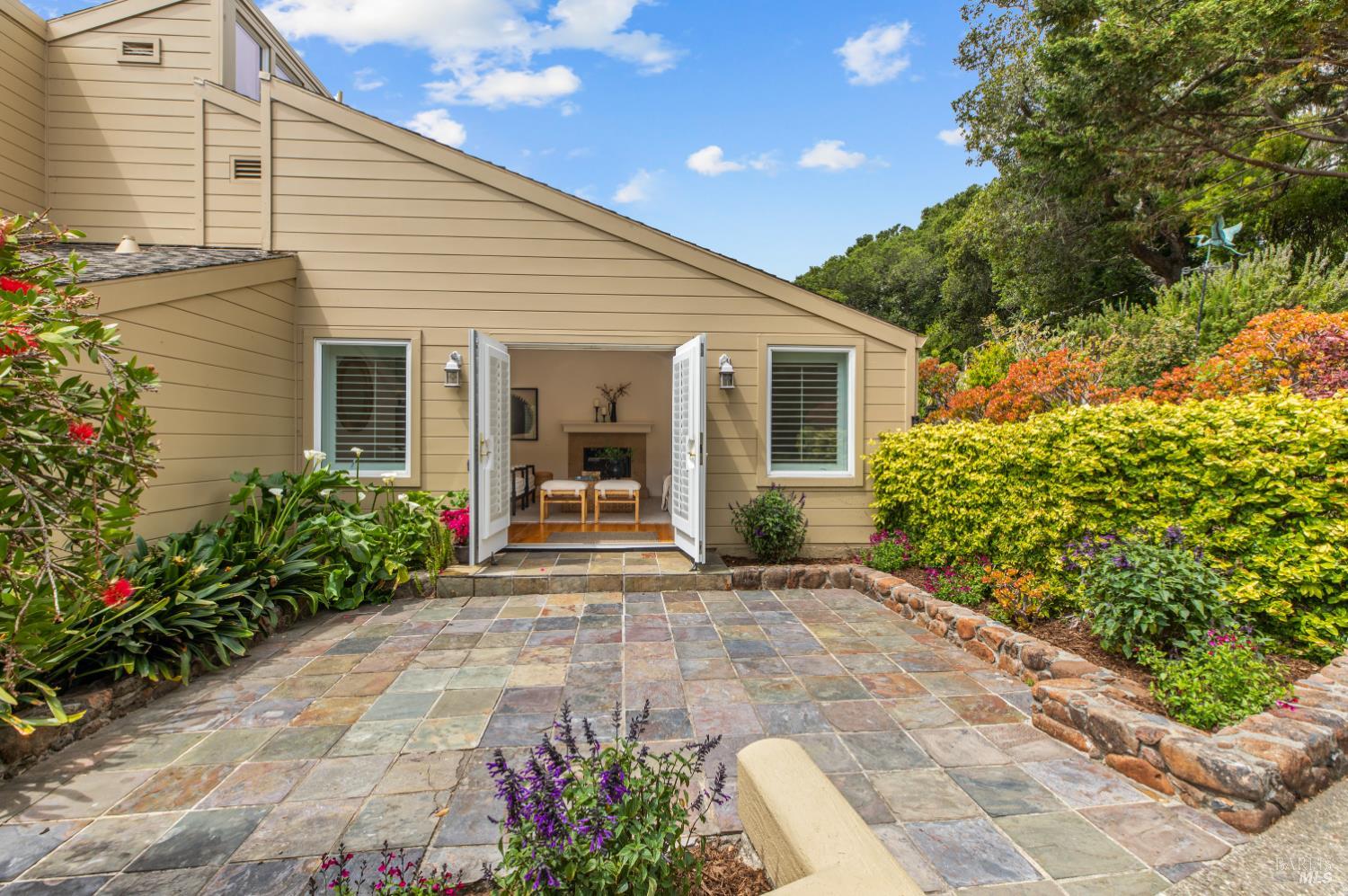 Detail Gallery Image 23 of 50 For 91 Round Hill Rd, Tiburon,  CA 94920 - 5 Beds | 4/1 Baths