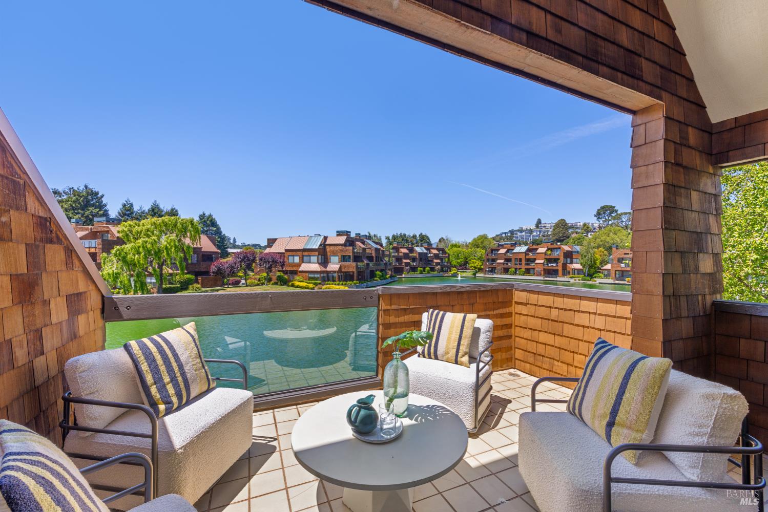Detail Gallery Image 3 of 36 For 44 Lagoon Vis, Tiburon,  CA 94920 - 2 Beds | 2 Baths
