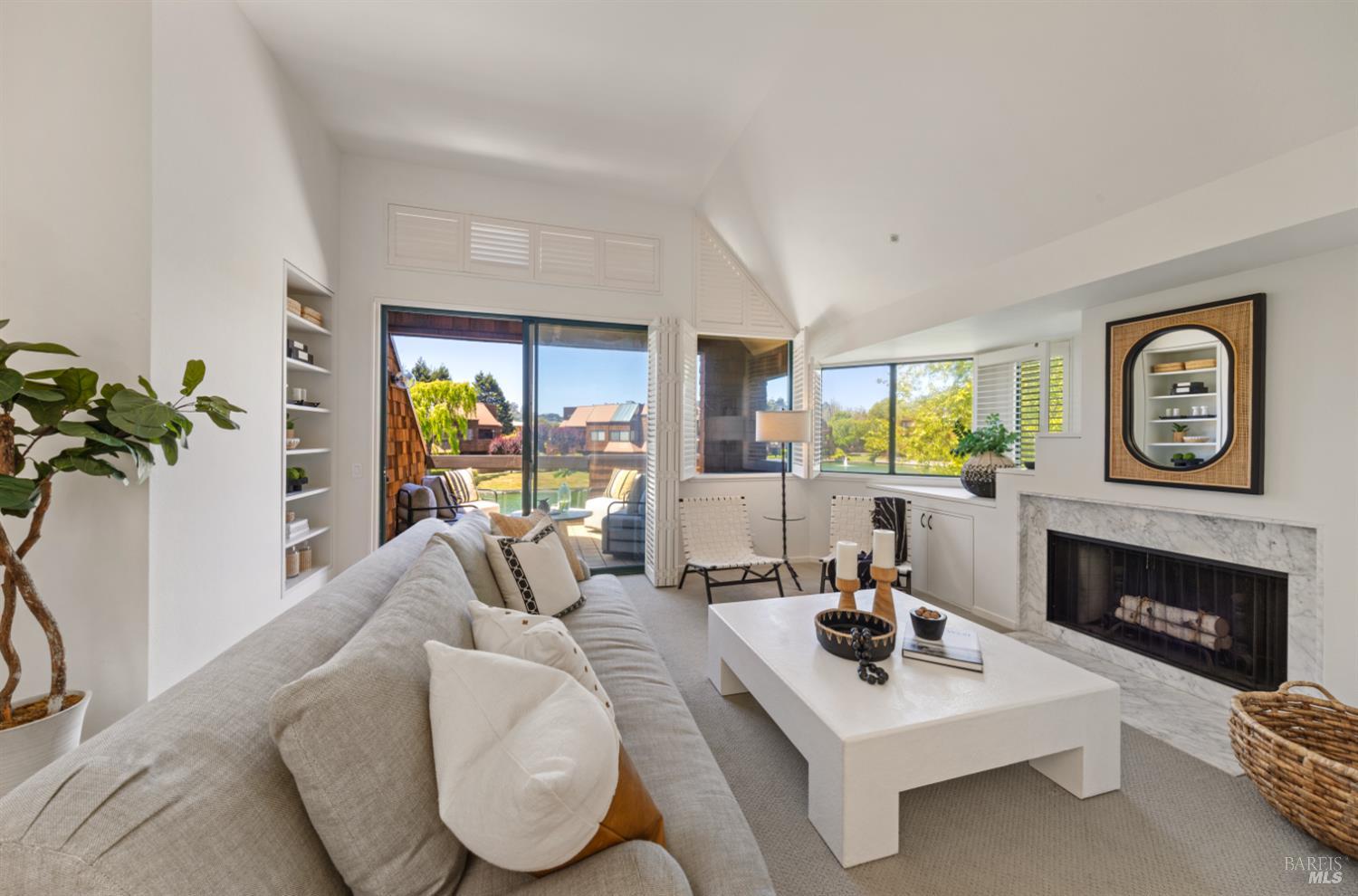 Detail Gallery Image 9 of 36 For 44 Lagoon Vis, Tiburon,  CA 94920 - 2 Beds | 2 Baths