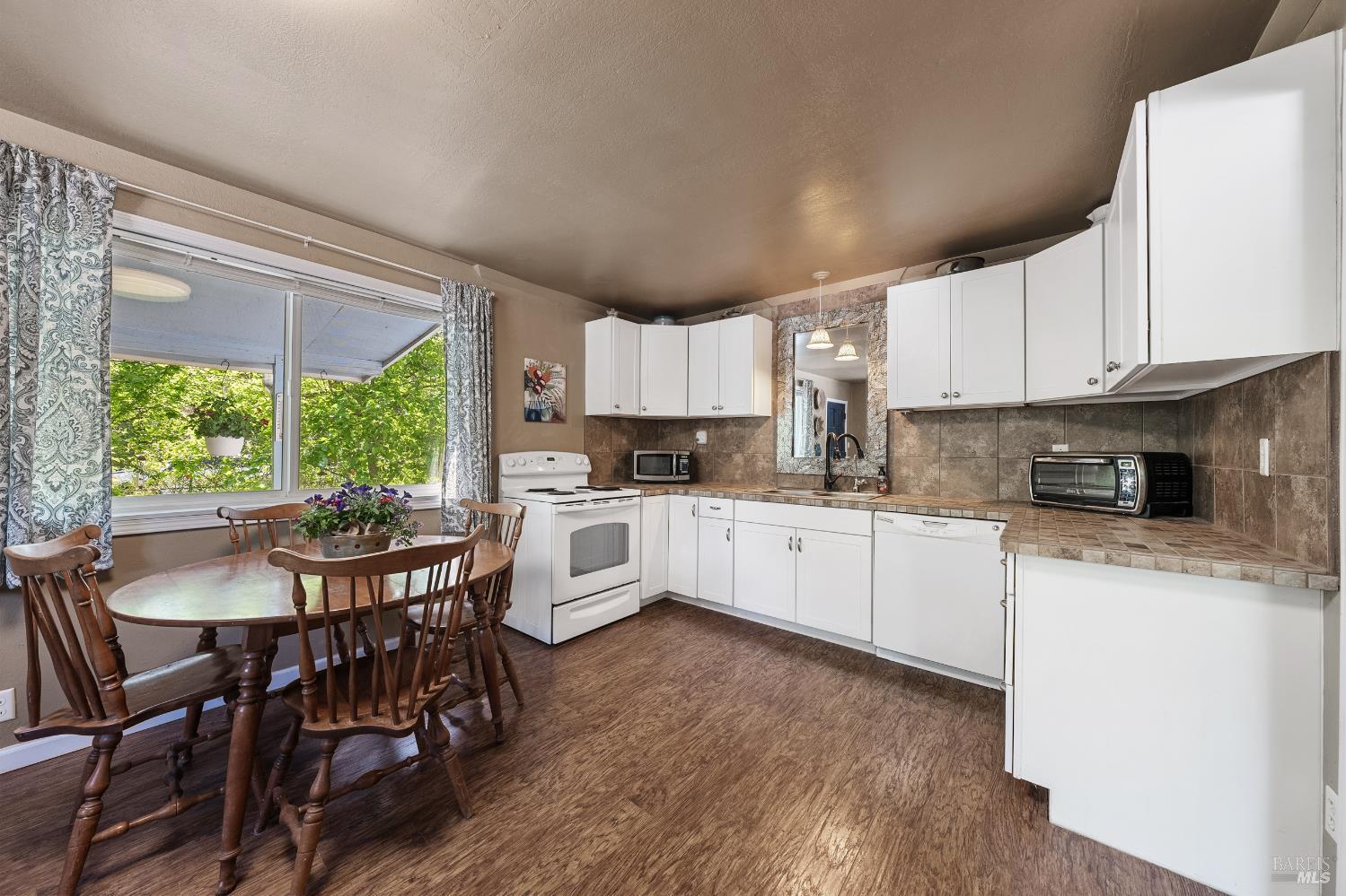Detail Gallery Image 6 of 36 For 3595 Vista St, Clearlake,  CA 95422 - 3 Beds | 1 Baths