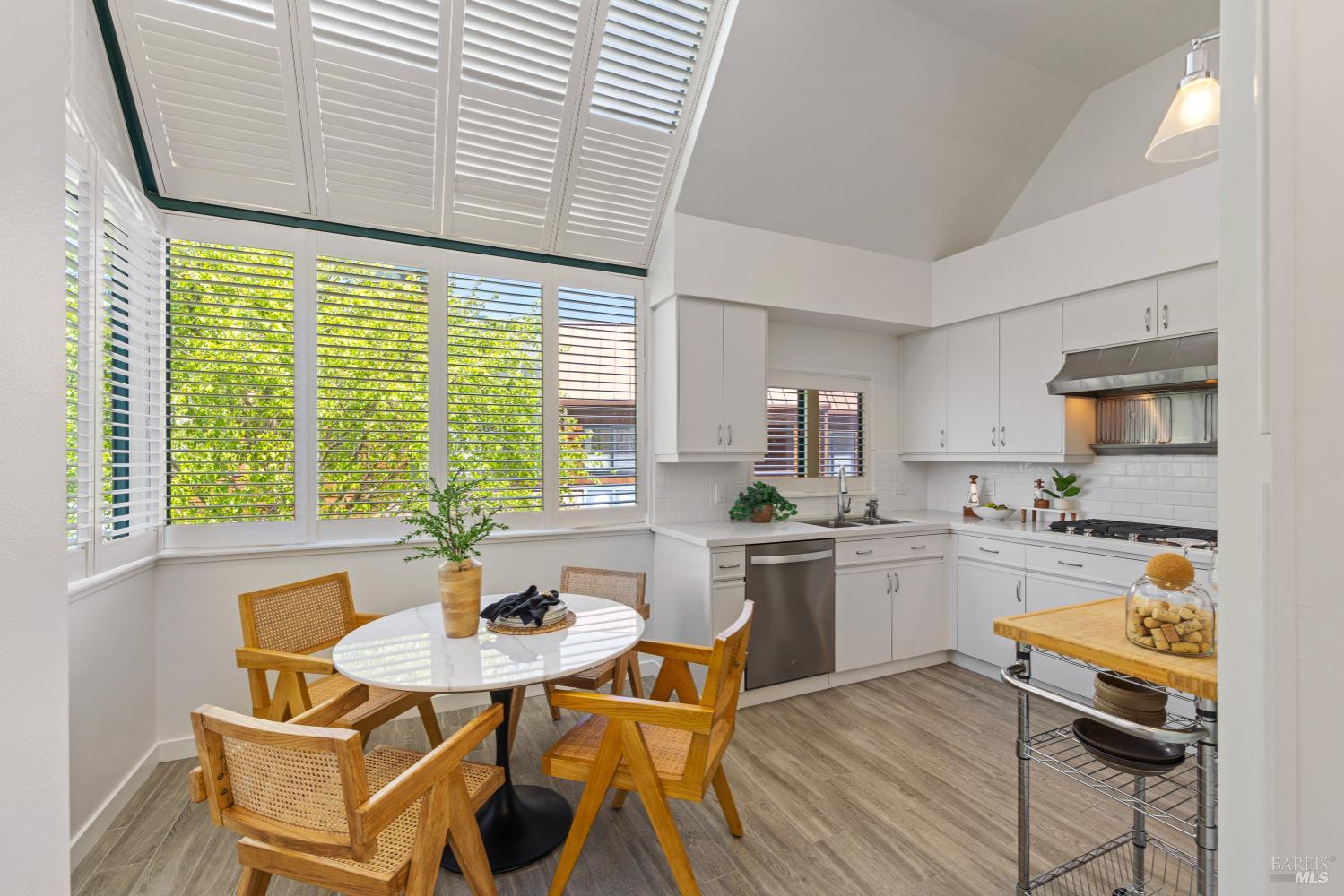 Detail Gallery Image 13 of 36 For 44 Lagoon Vis, Tiburon,  CA 94920 - 2 Beds | 2 Baths